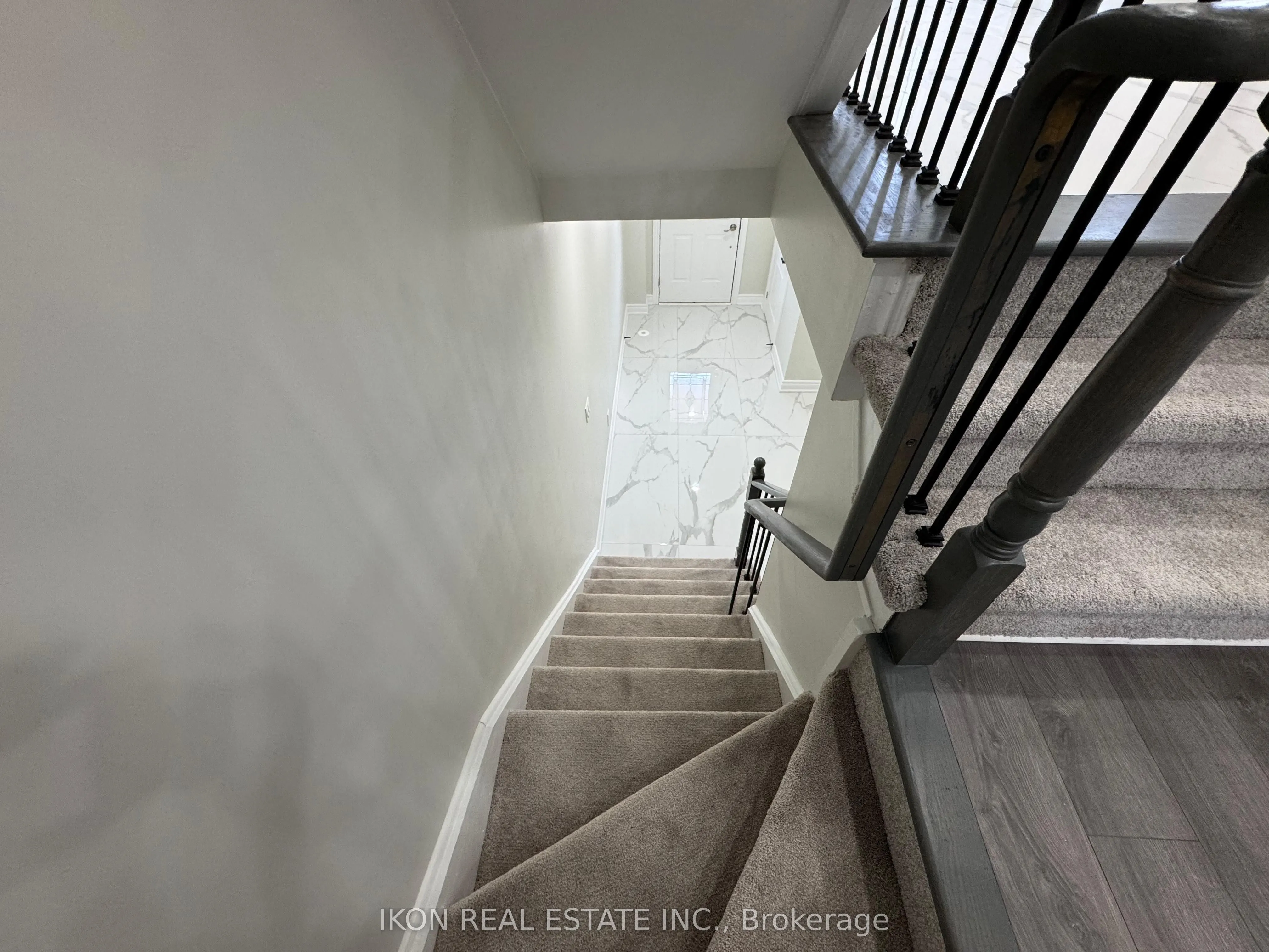 67 Sprucedale Way E, #32