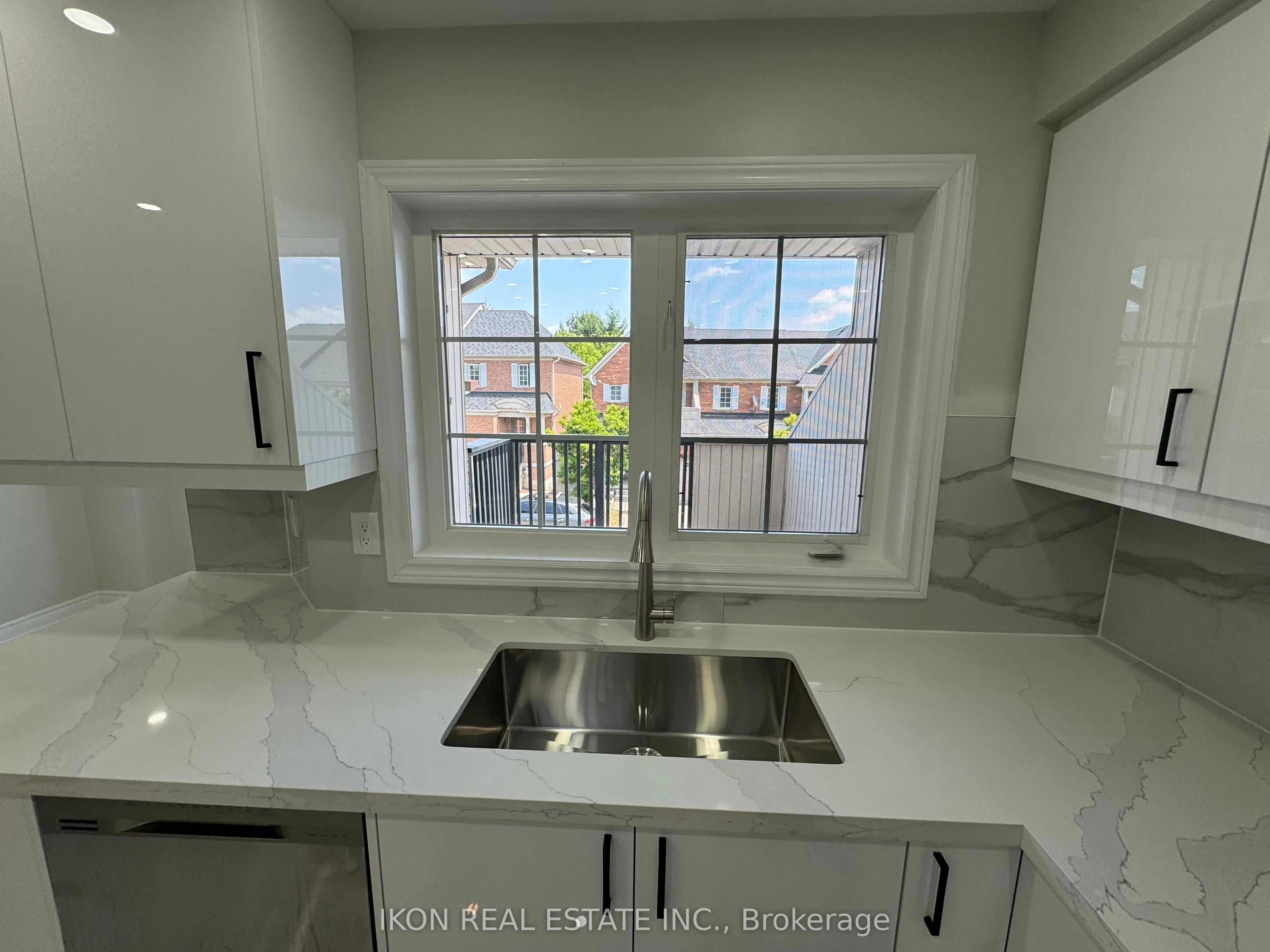 67 Sprucedale Way E, #32