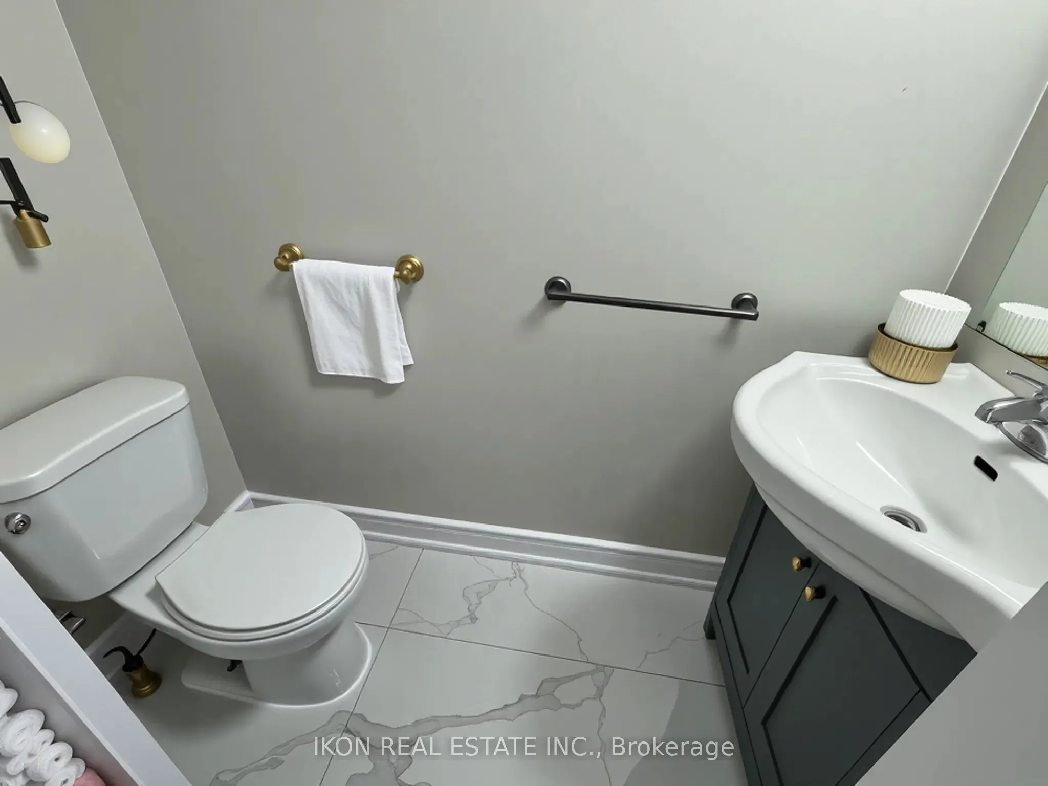 67 Sprucedale Way E, #32