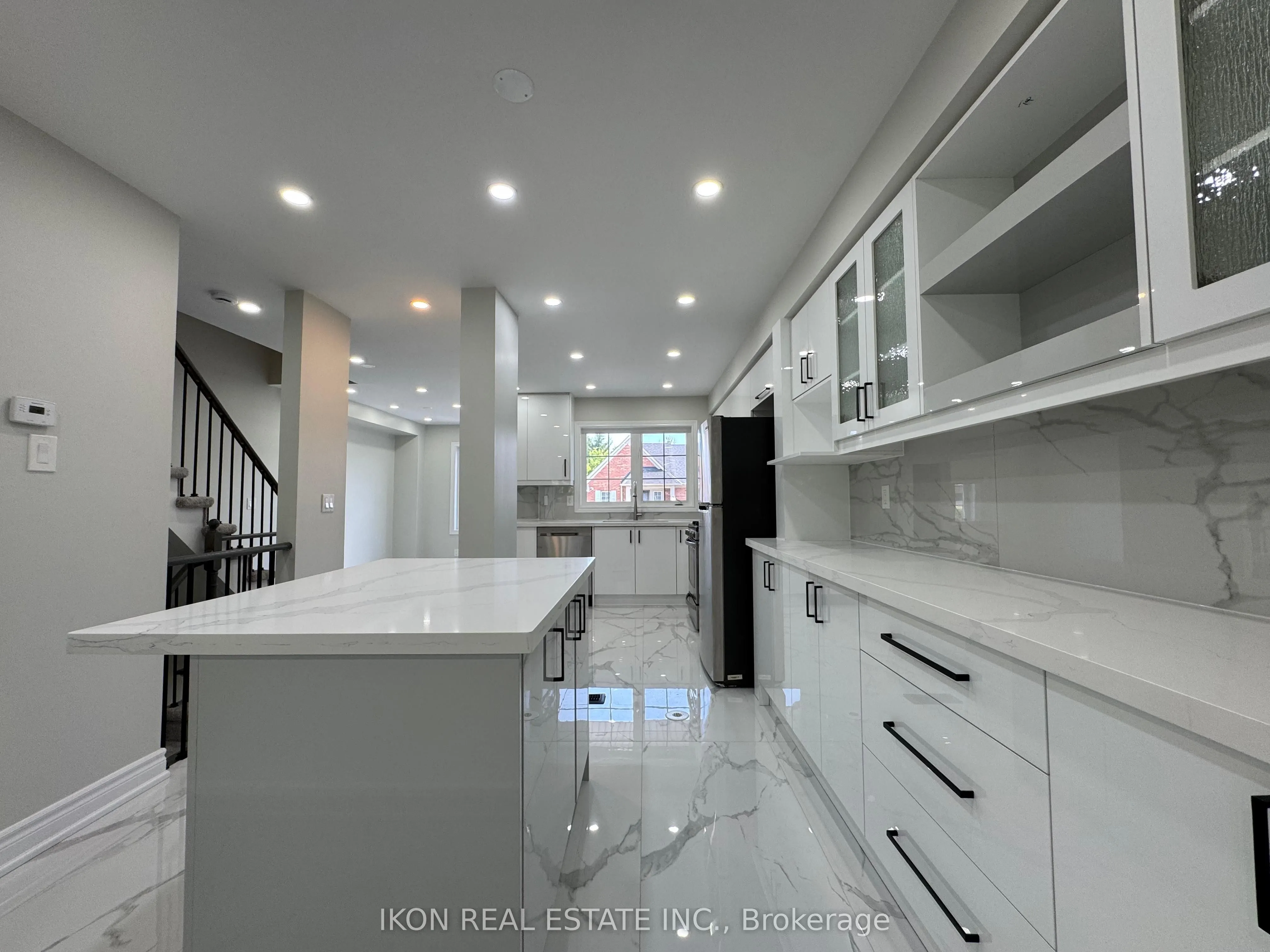 67 Sprucedale Way E, #32