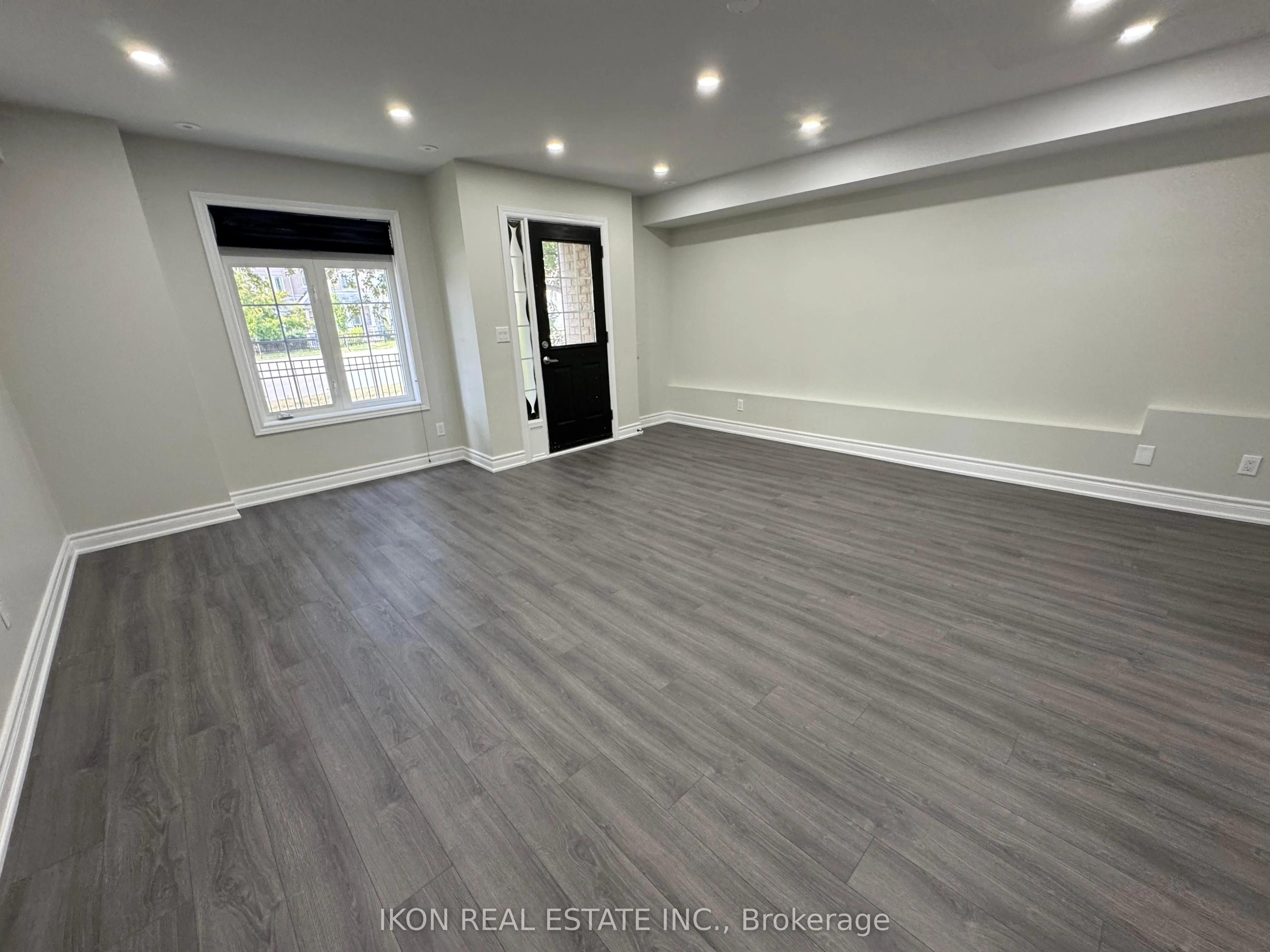 67 Sprucedale Way E, #32