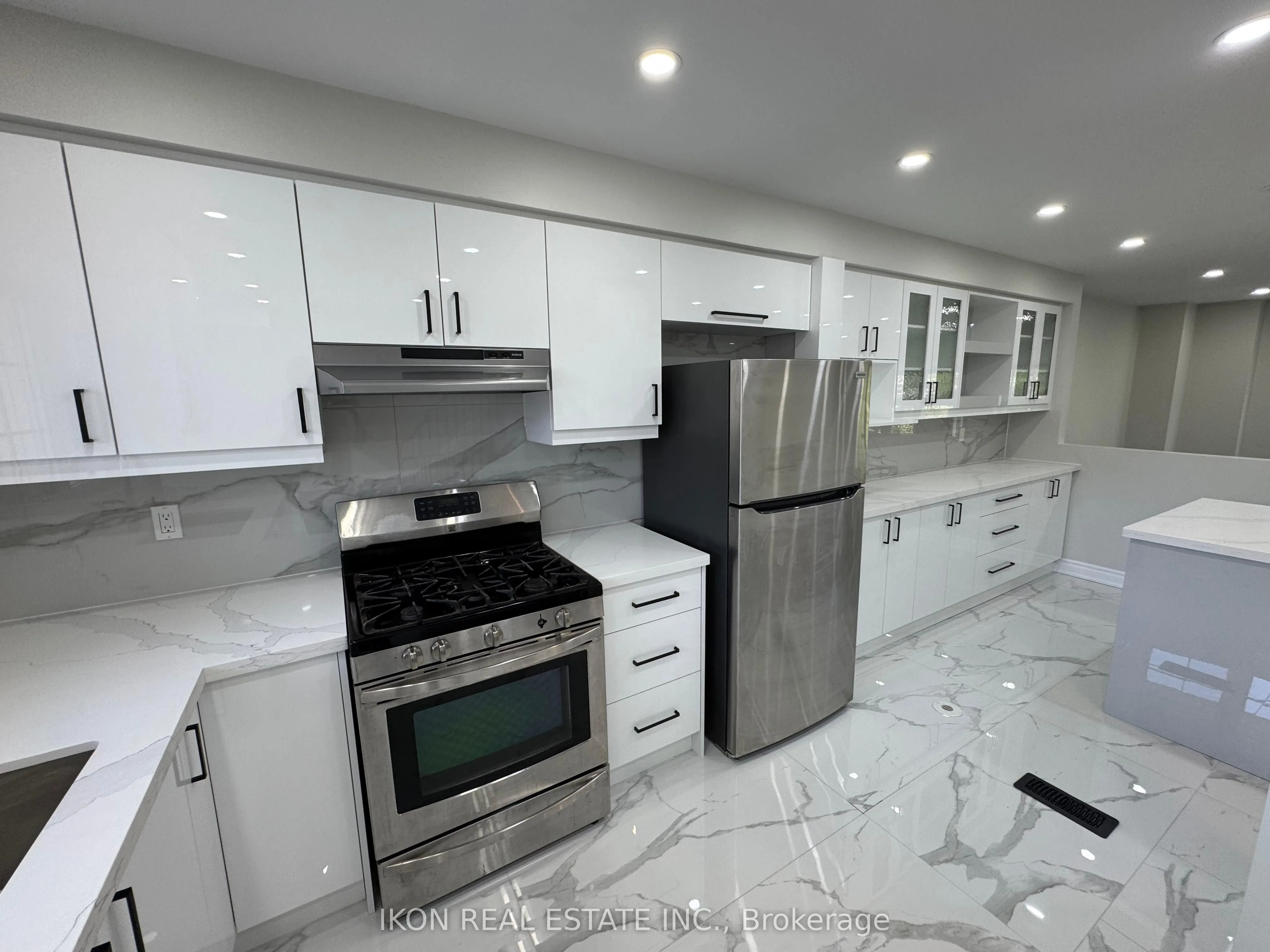 67 Sprucedale Way E, #32
