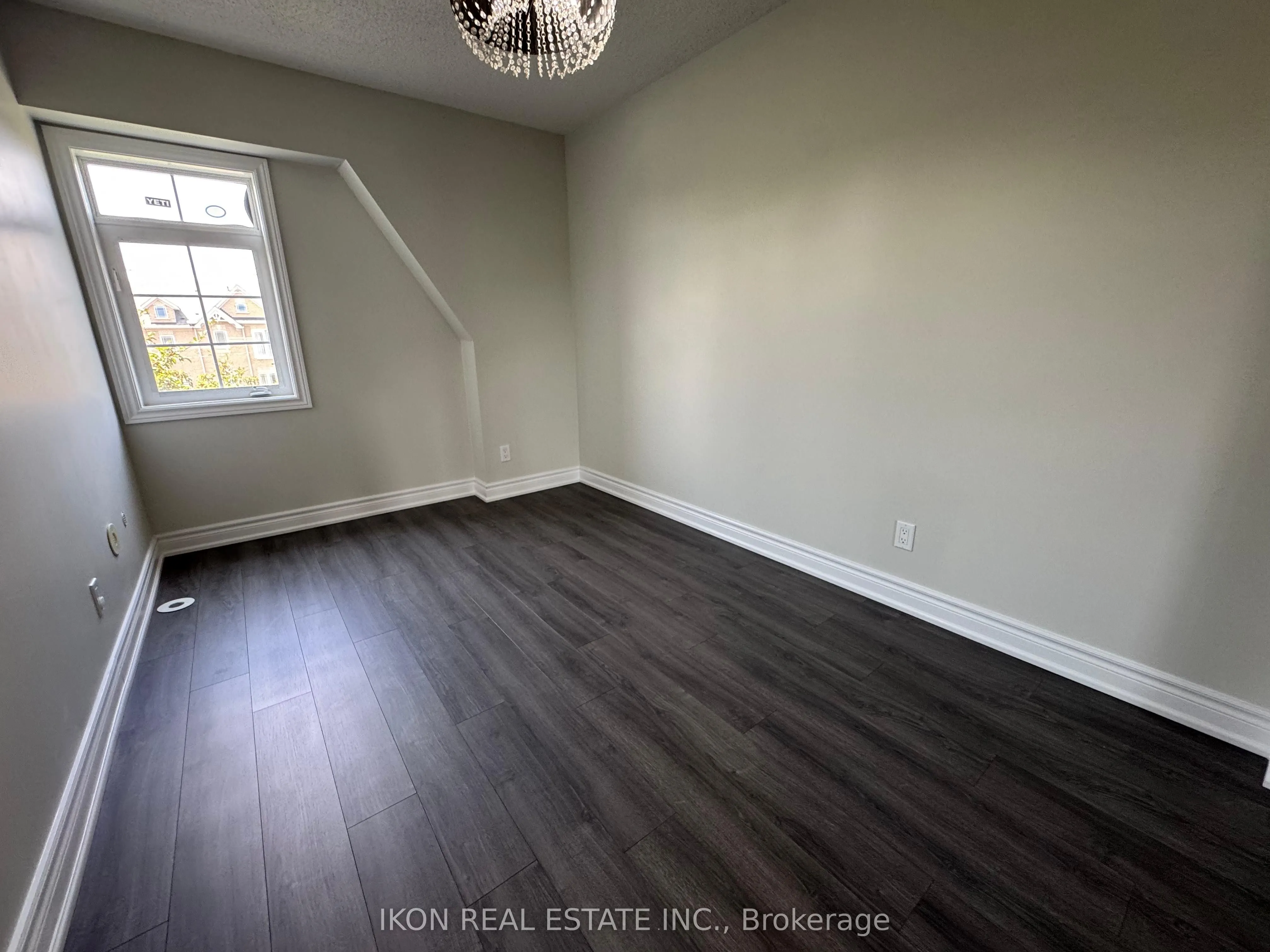 67 Sprucedale Way E, #32