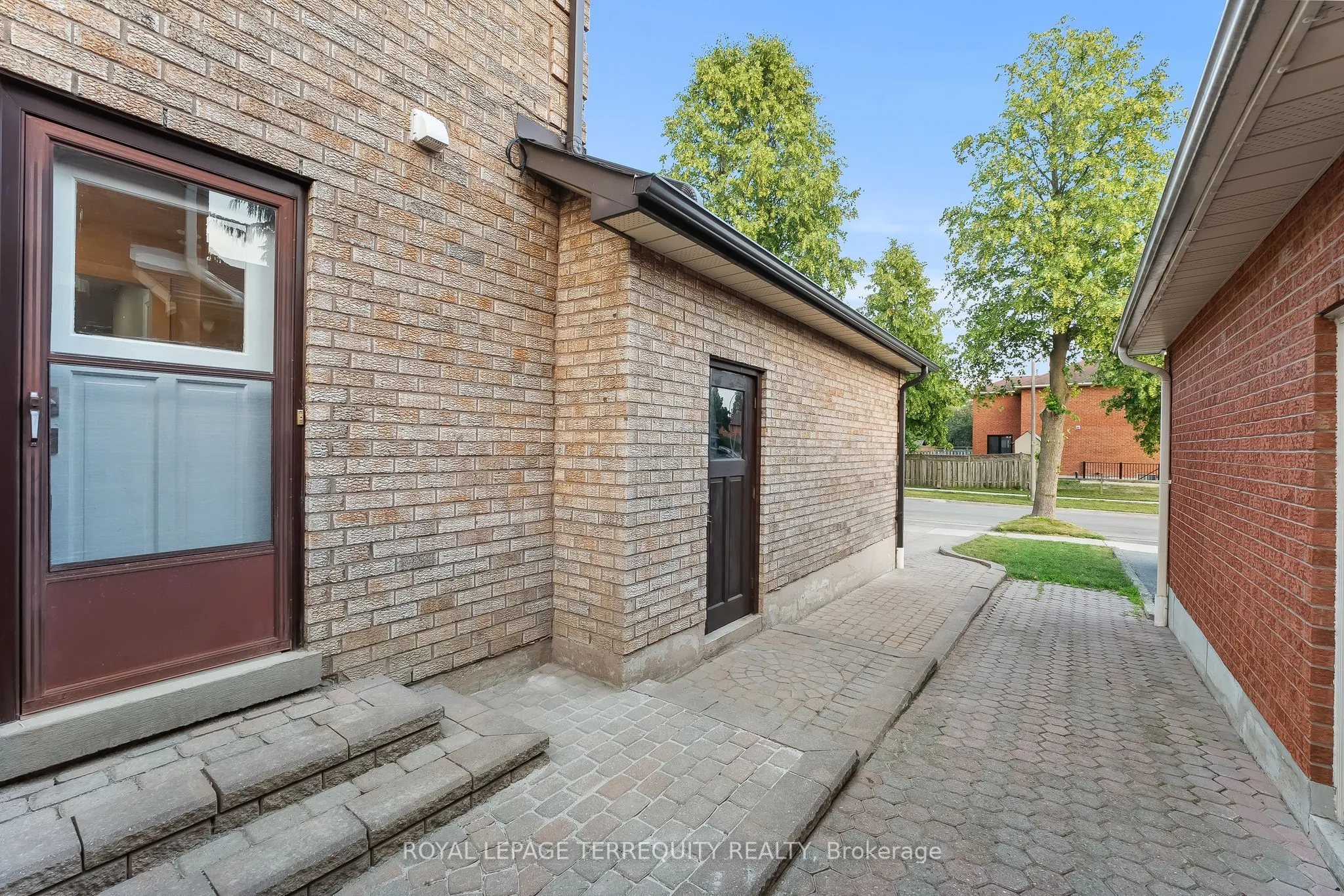 77 Ingleborough Drive