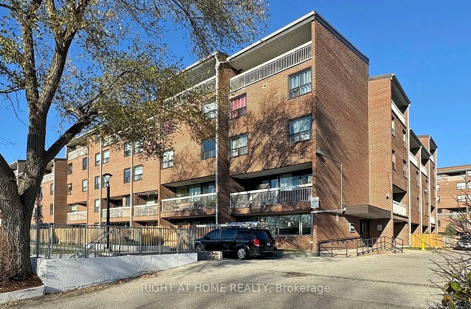 4060 Lawrence Avenue E, #516