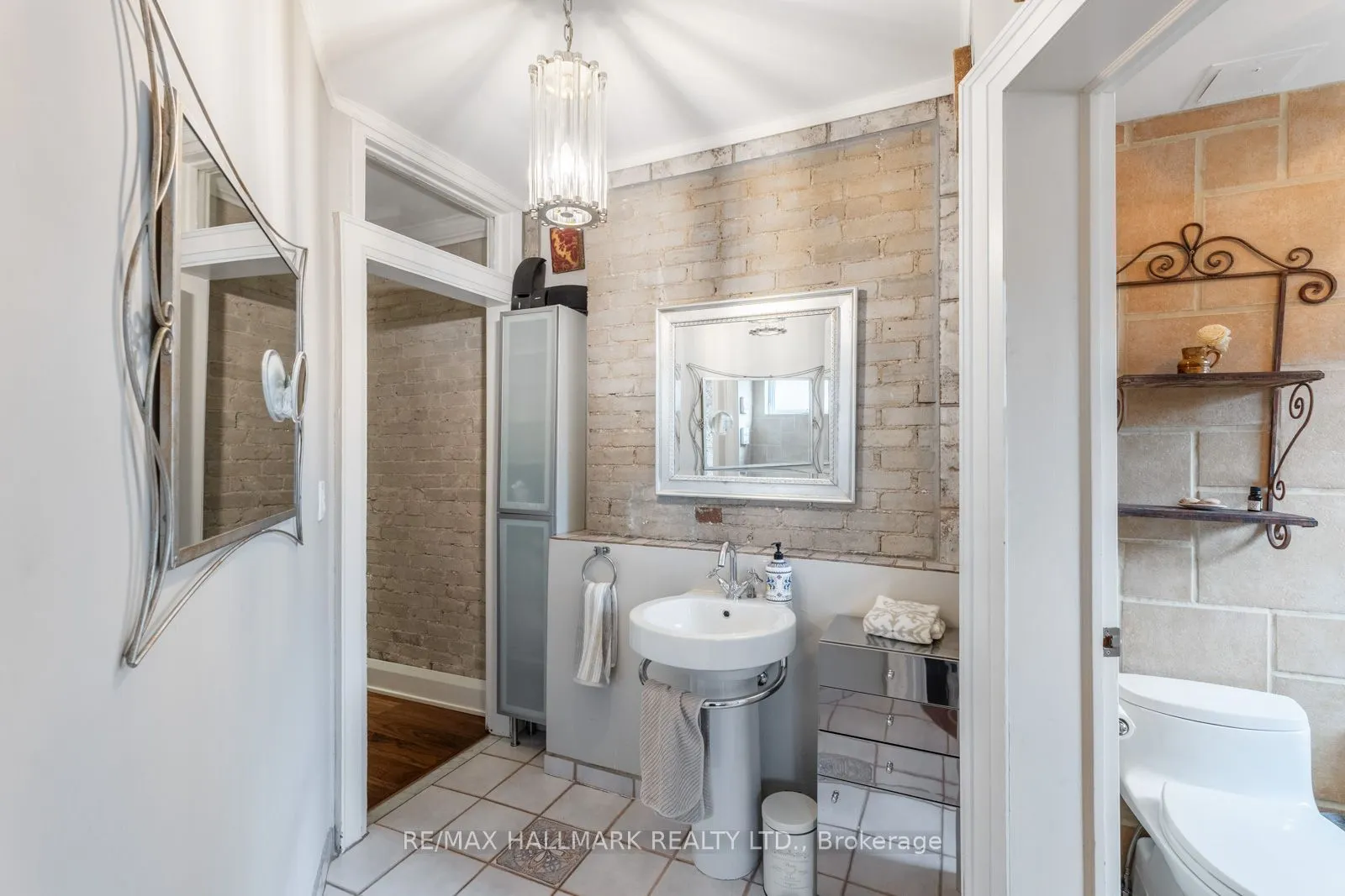 24 Hammersmith Avenue, #Main