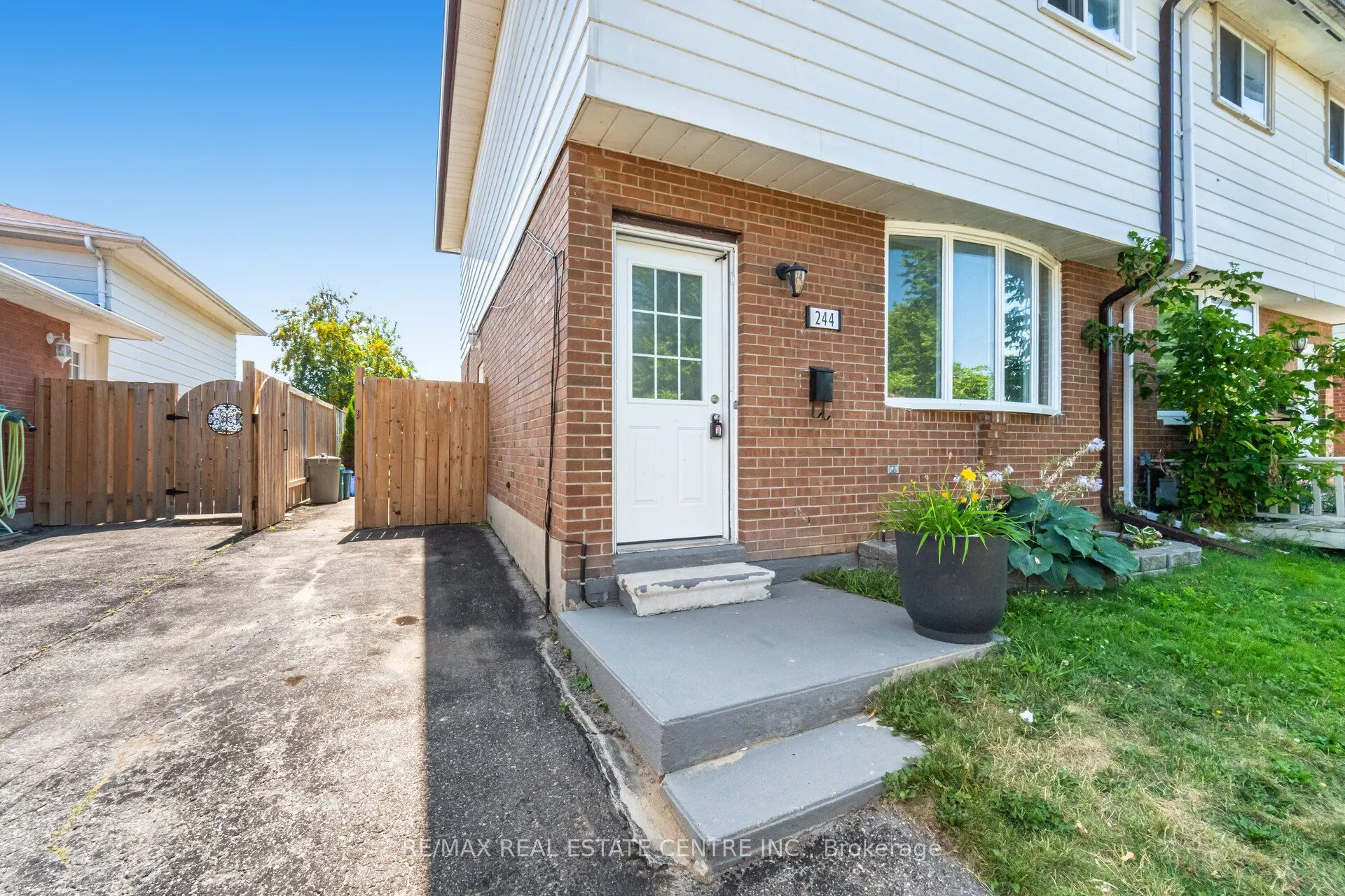 244 Kinmount Crescent