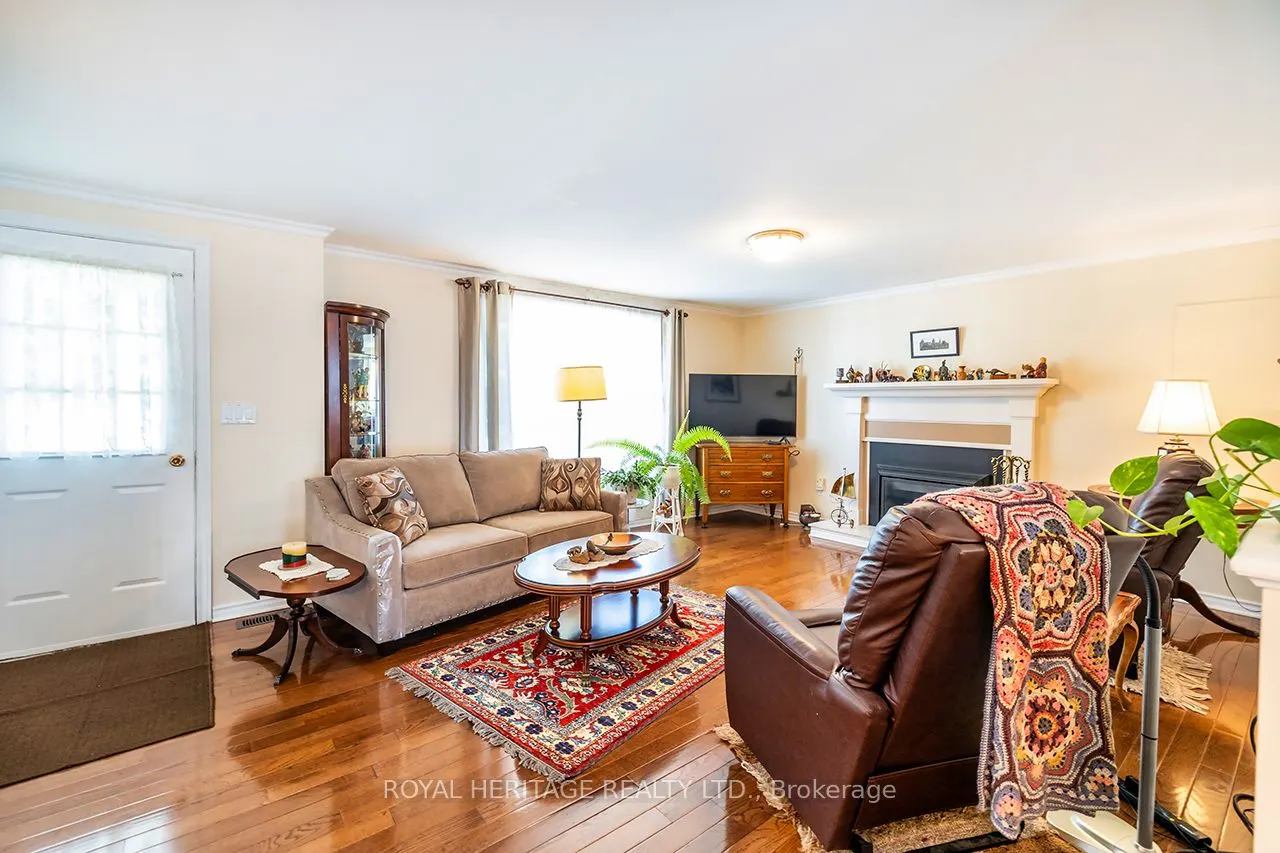 38 Bluffs Road E