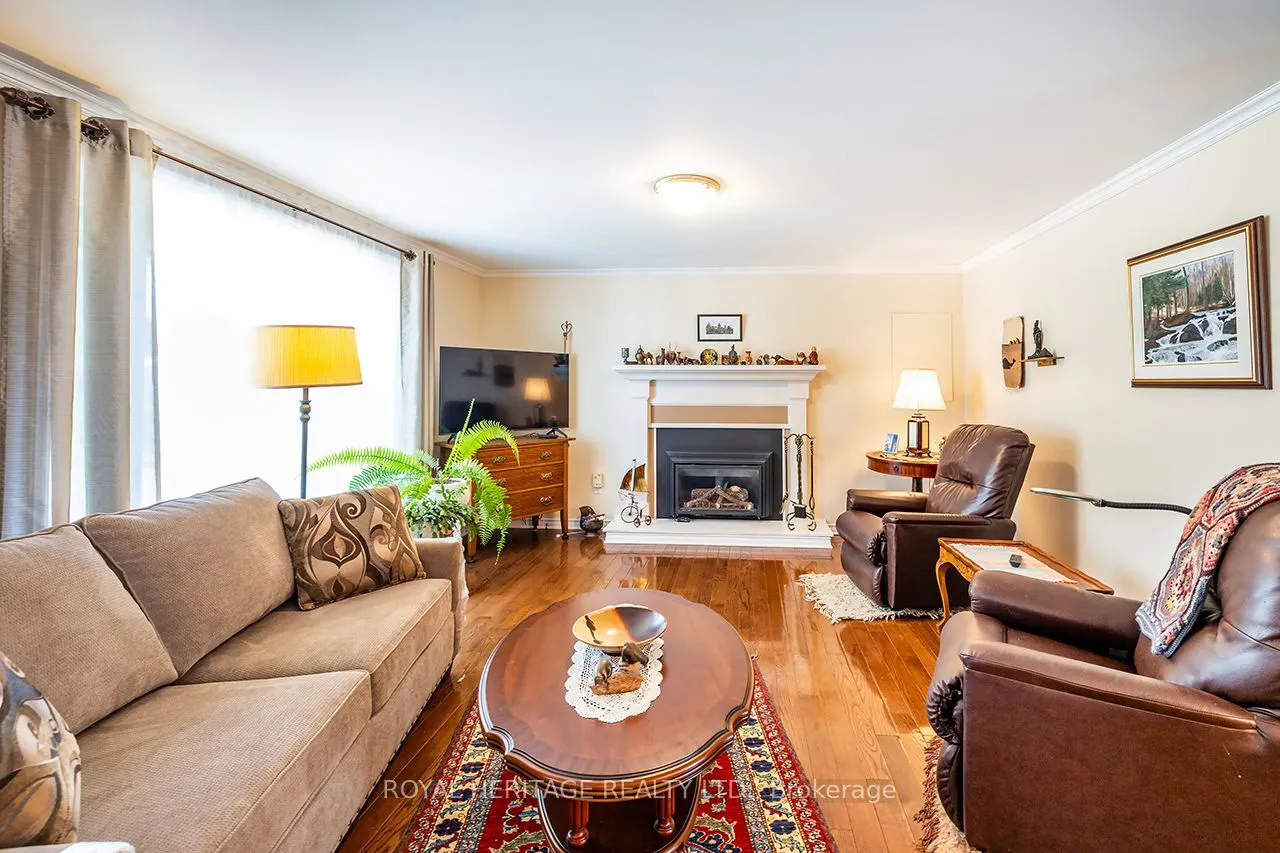 38 Bluffs Road E