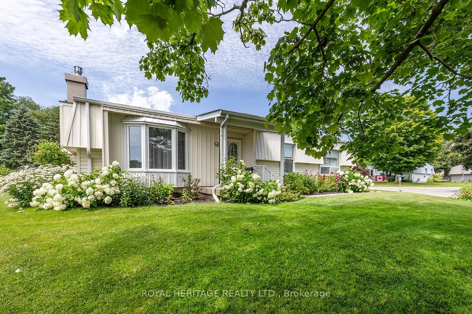 38 Bluffs Road E