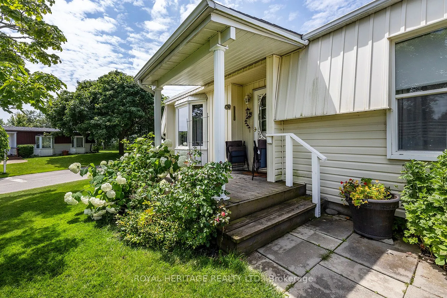38 Bluffs Road E