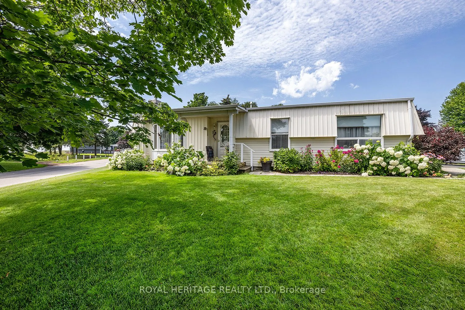 38 Bluffs Road E
