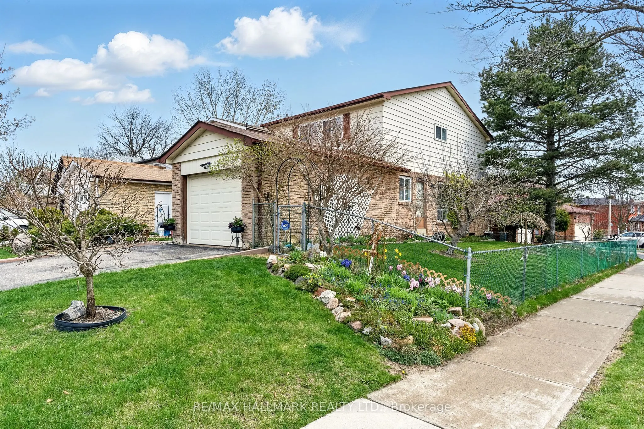69 White Heather Boulevard
