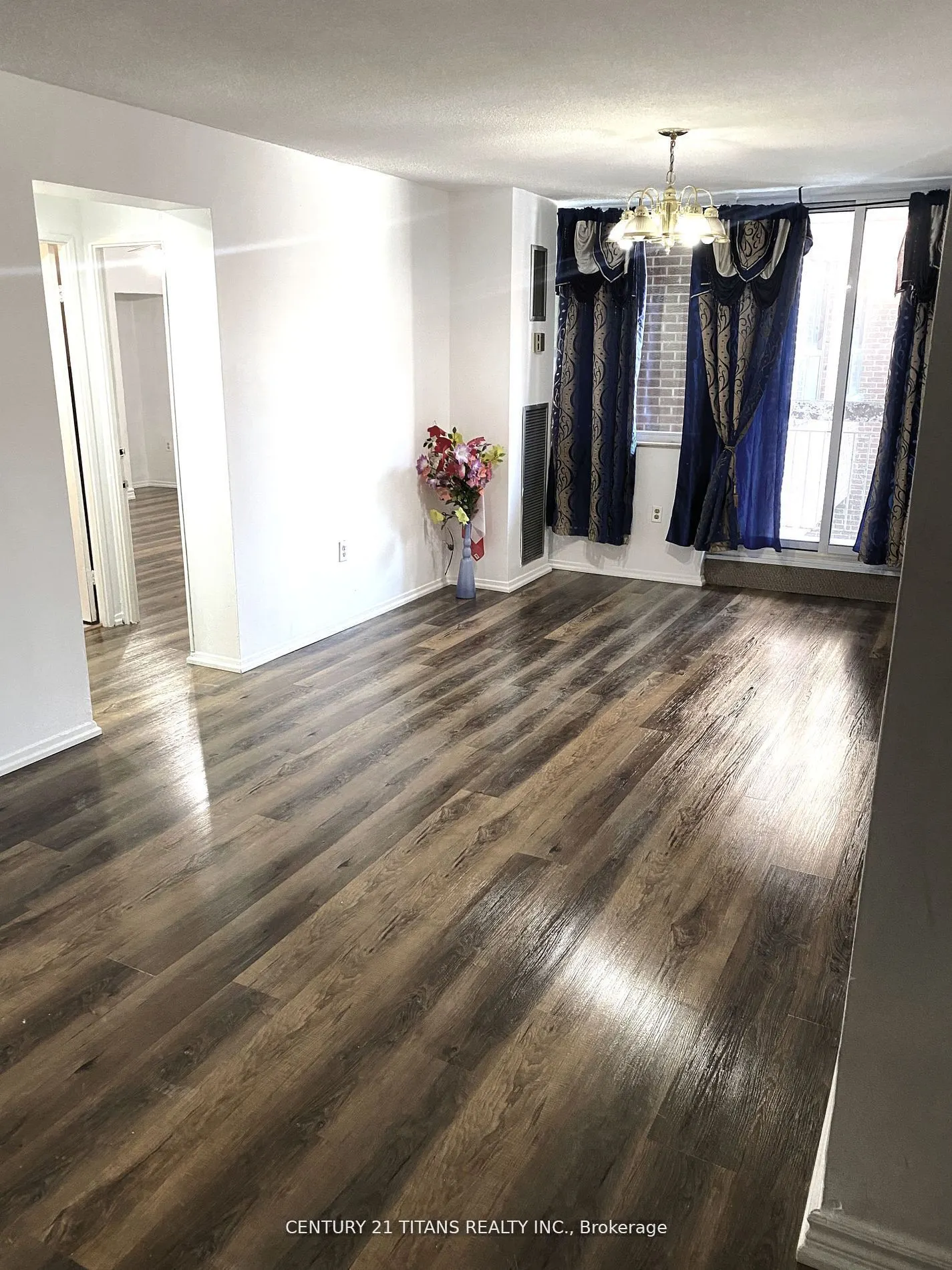 4064 Lawrence Avenue E, #210
