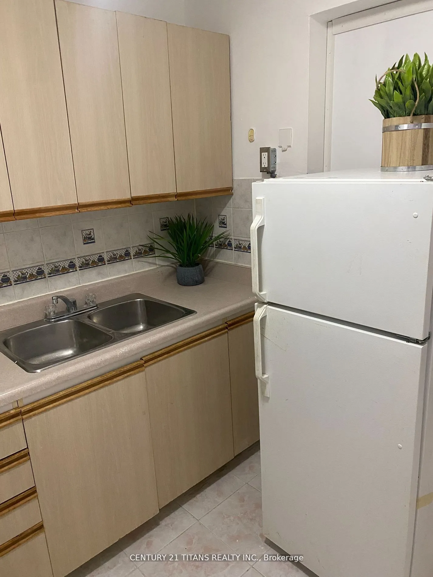 4064 Lawrence Avenue E, #210