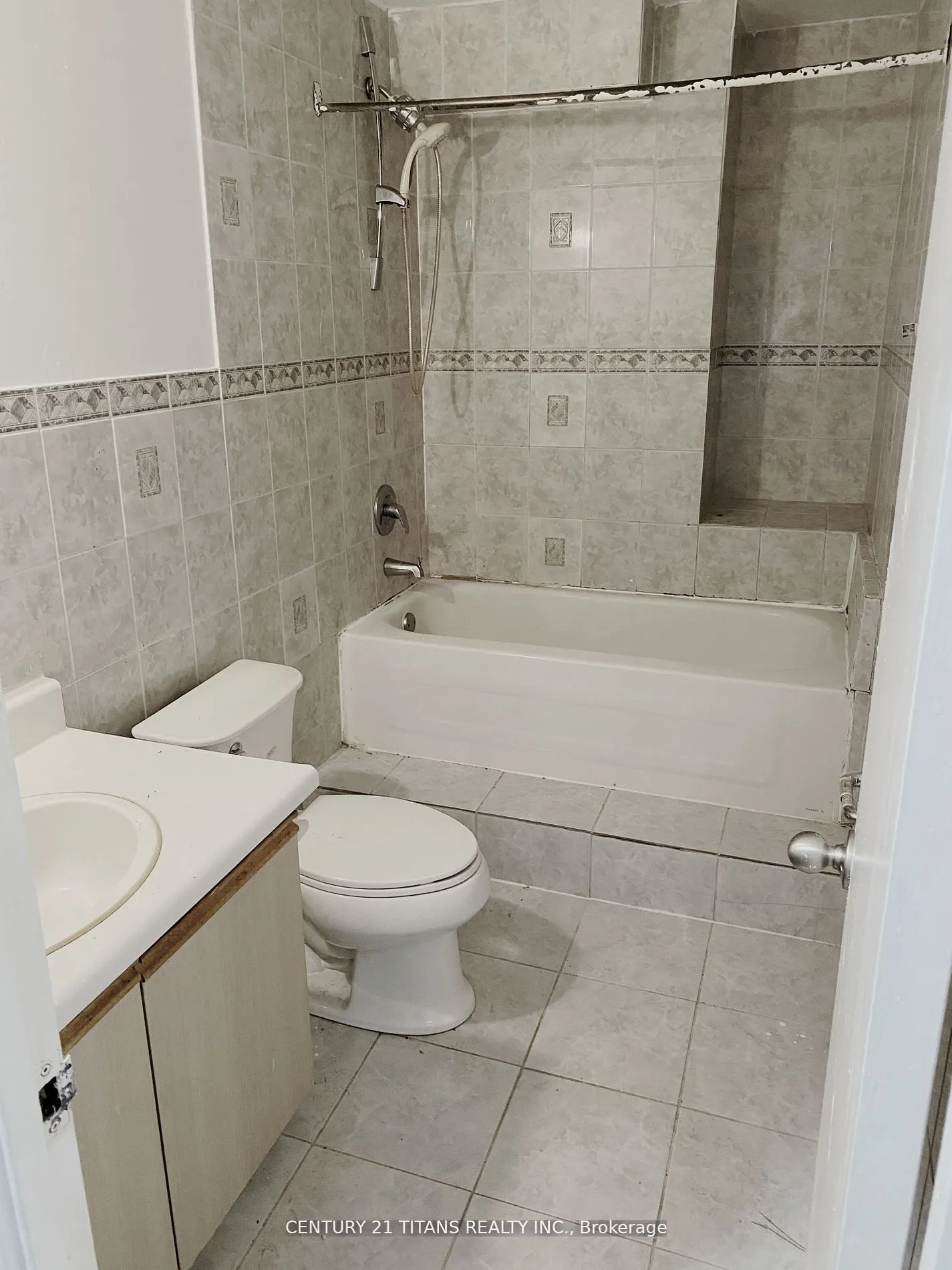 4064 Lawrence Avenue E, #210