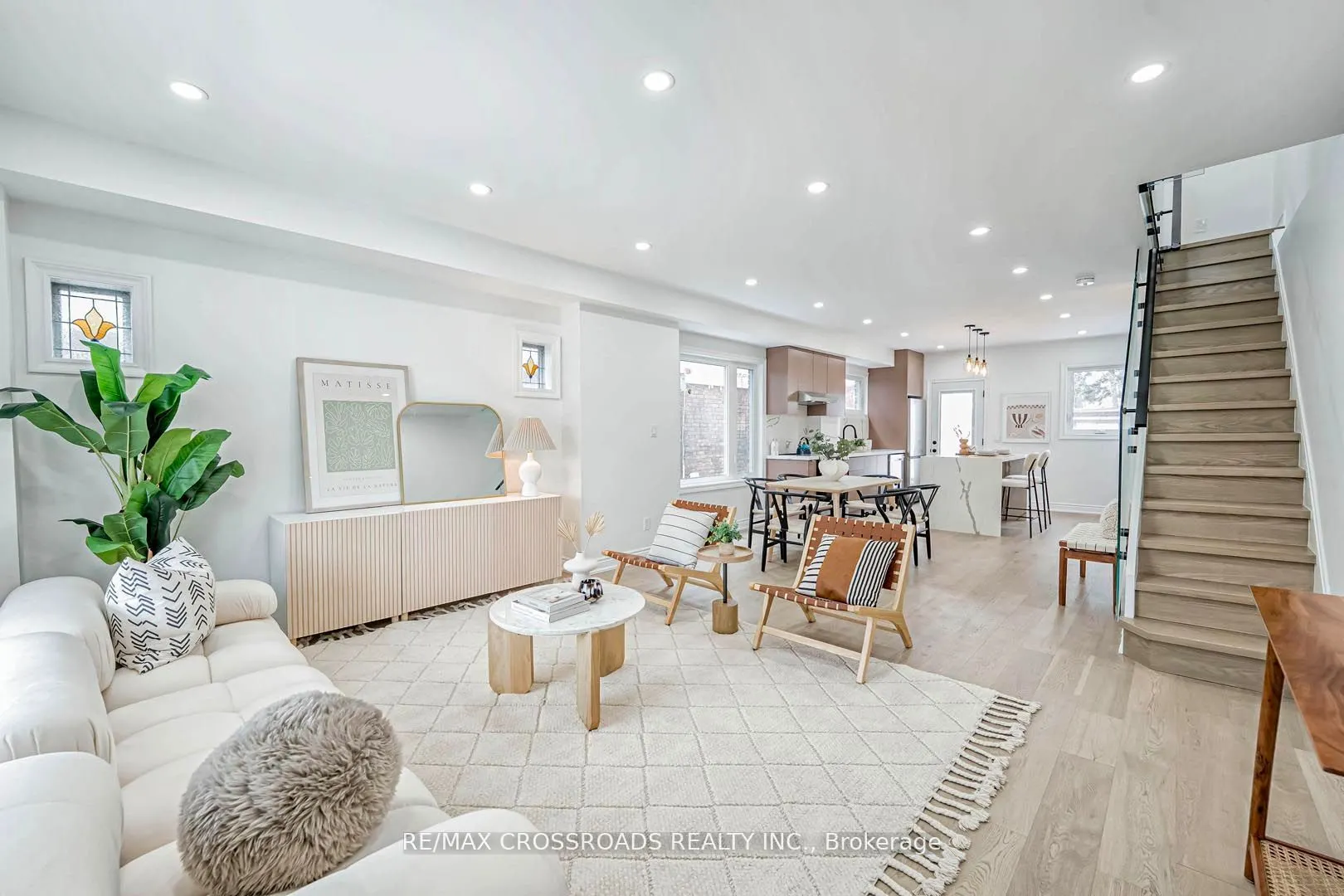 548 Glebeholme Boulevard