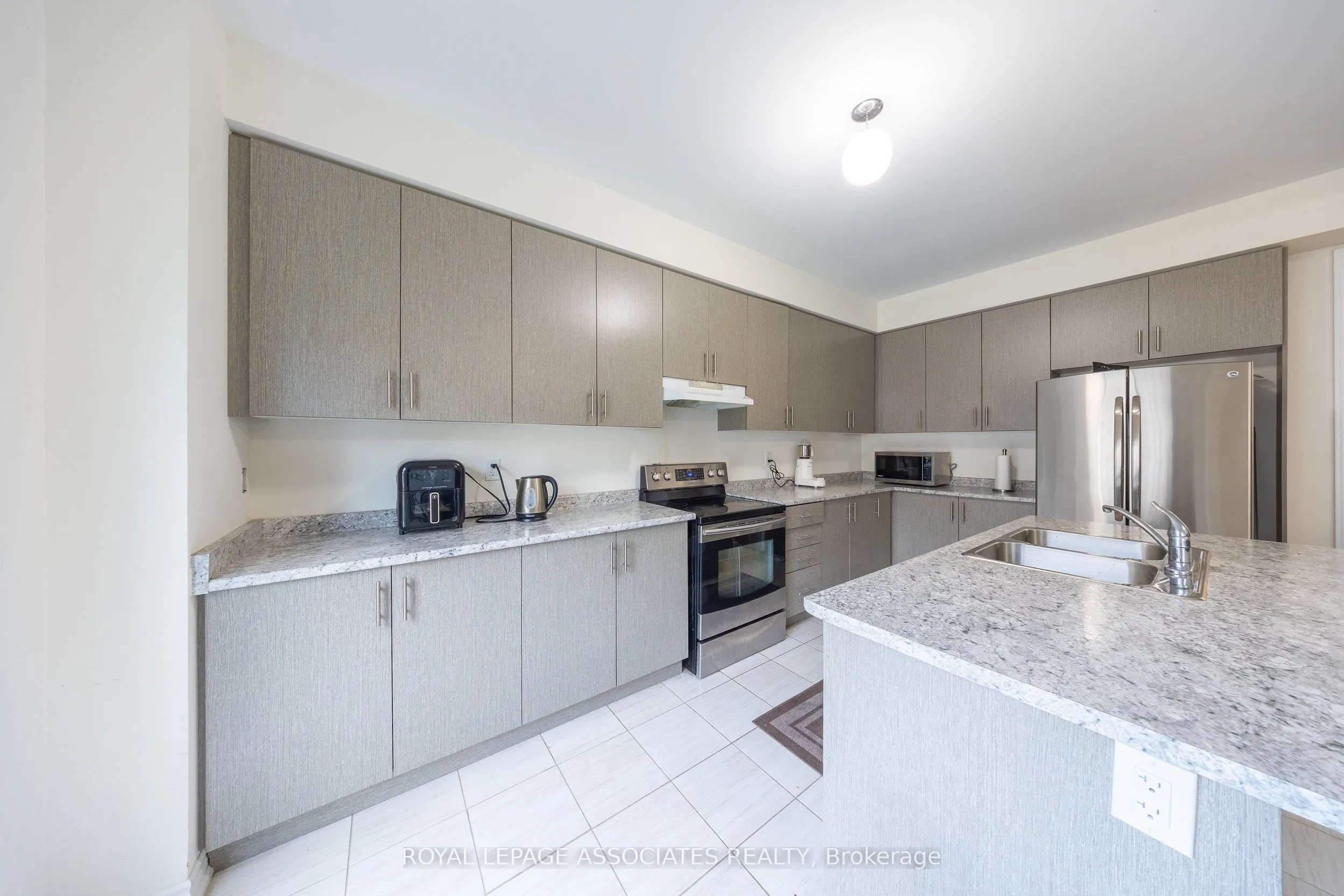 2529 Athena Path