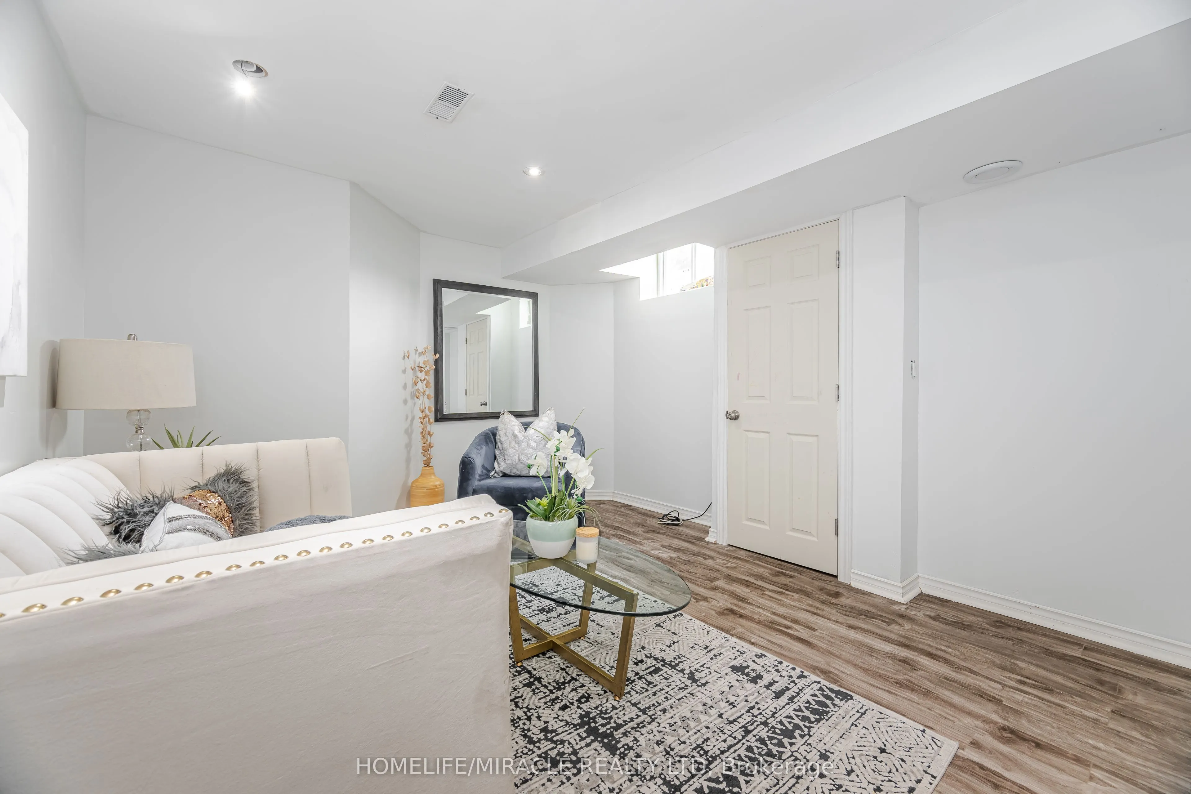 913 Taggart Crescent
