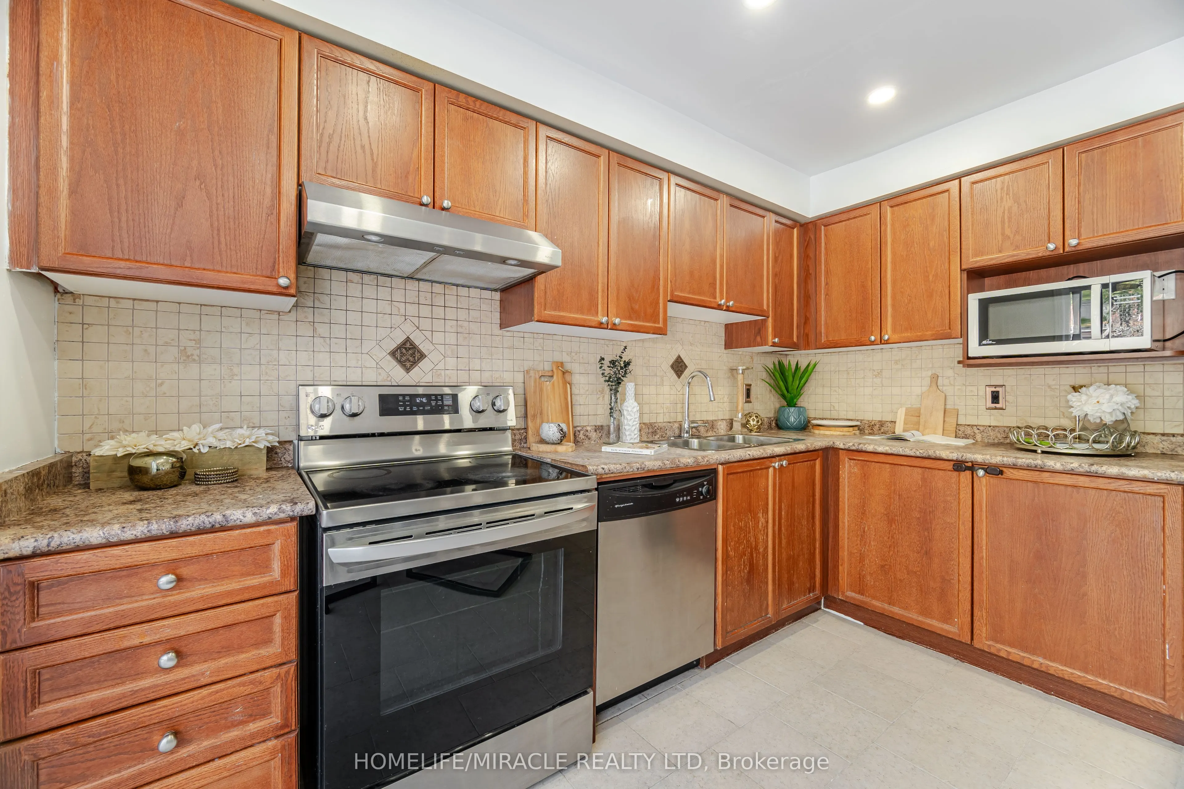 913 Taggart Crescent