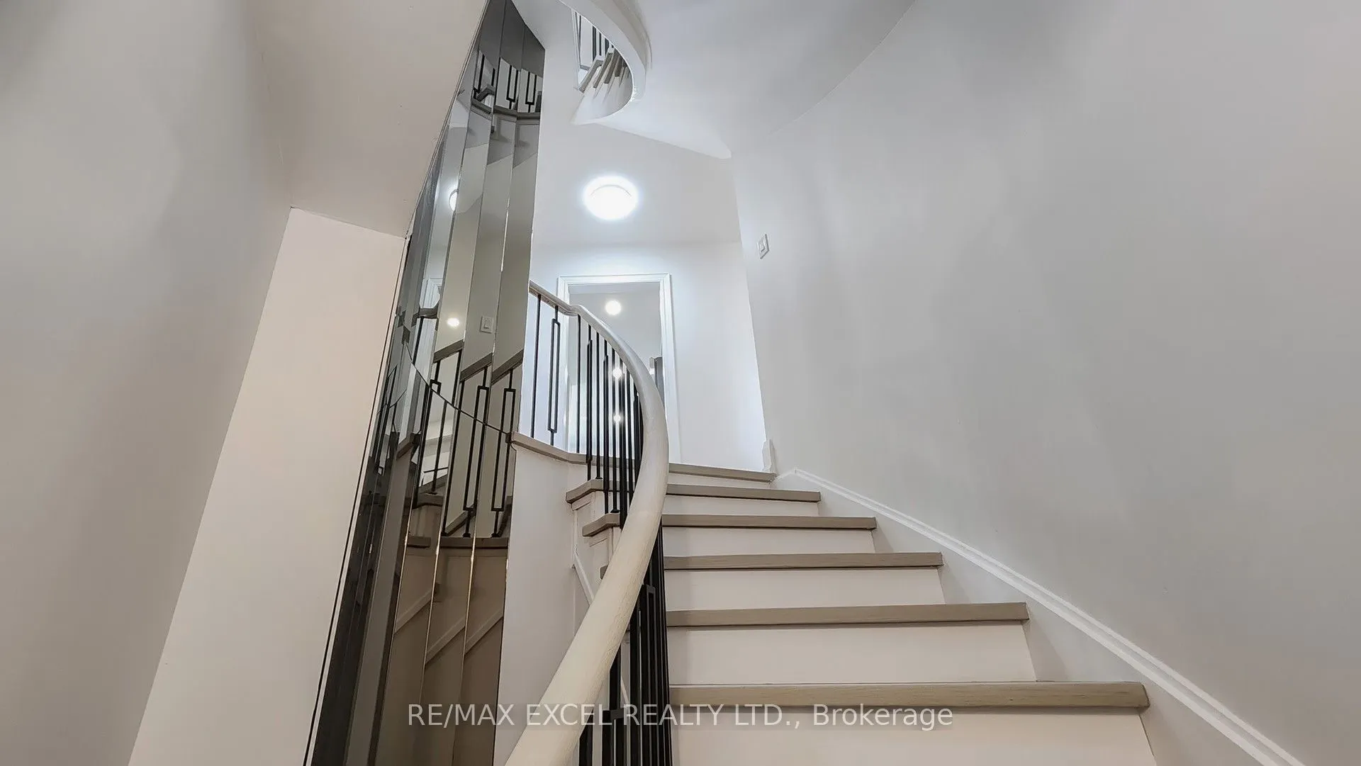 80 Eagleview Crescent
