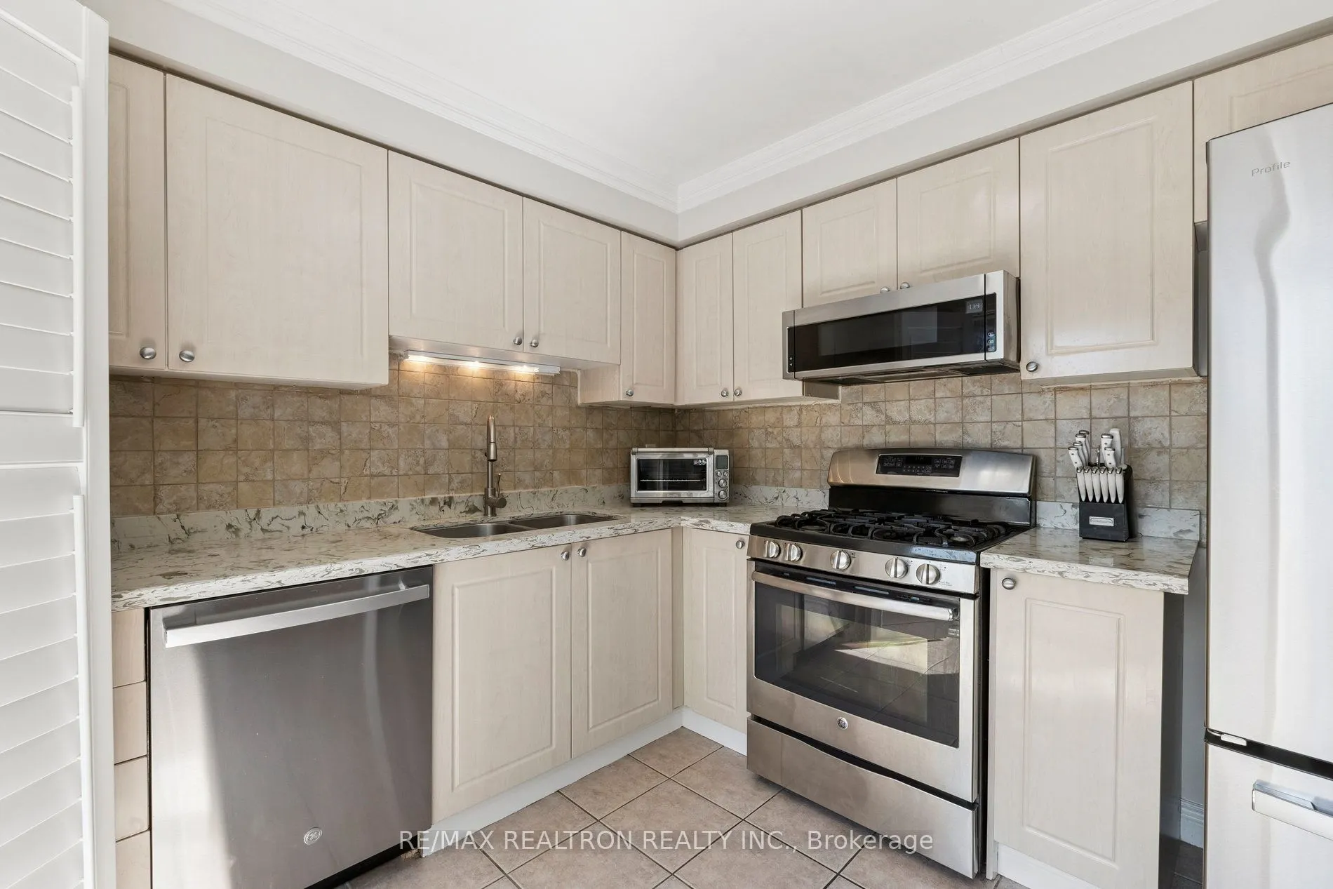 33 Lilley Avenue
