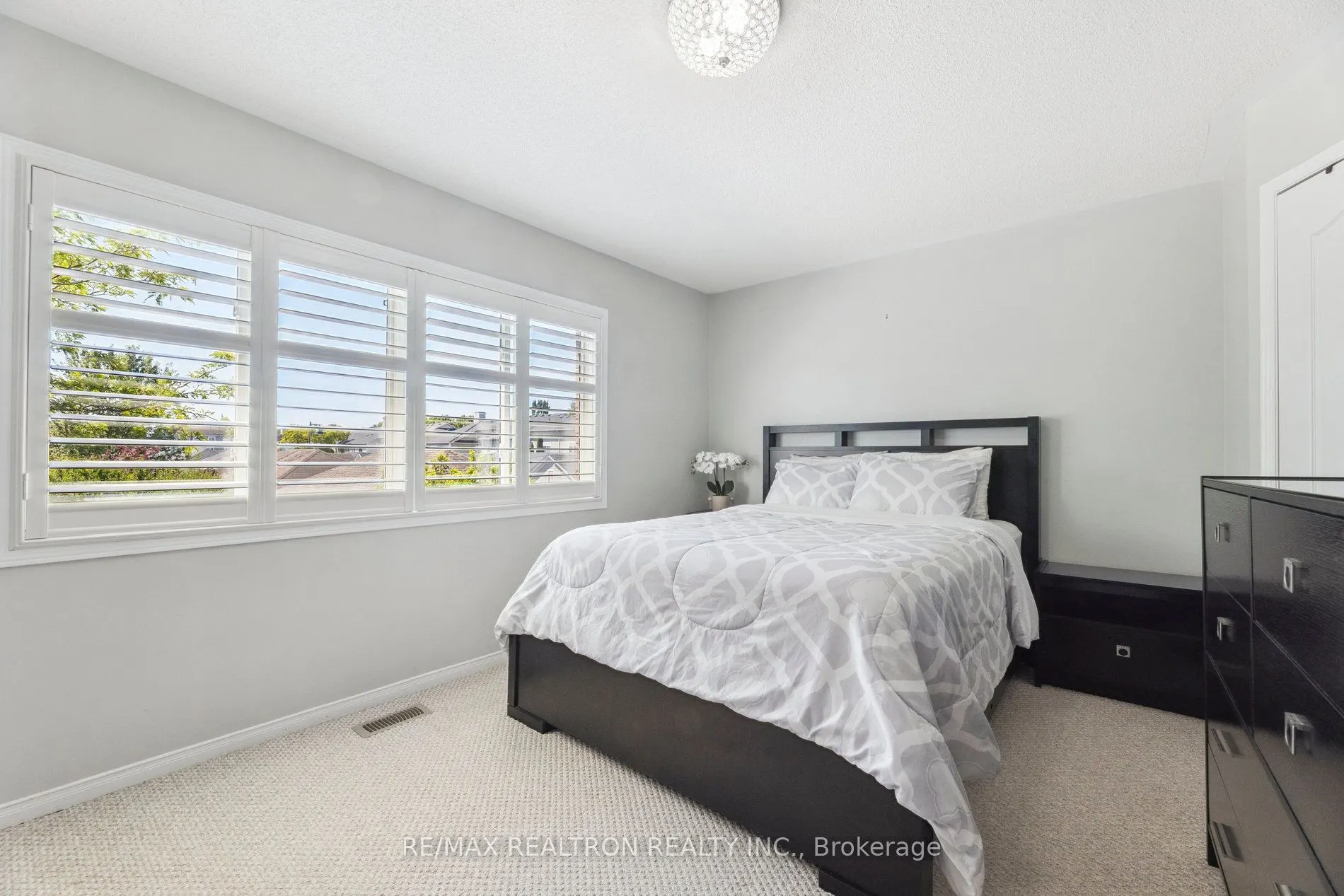 33 Lilley Avenue