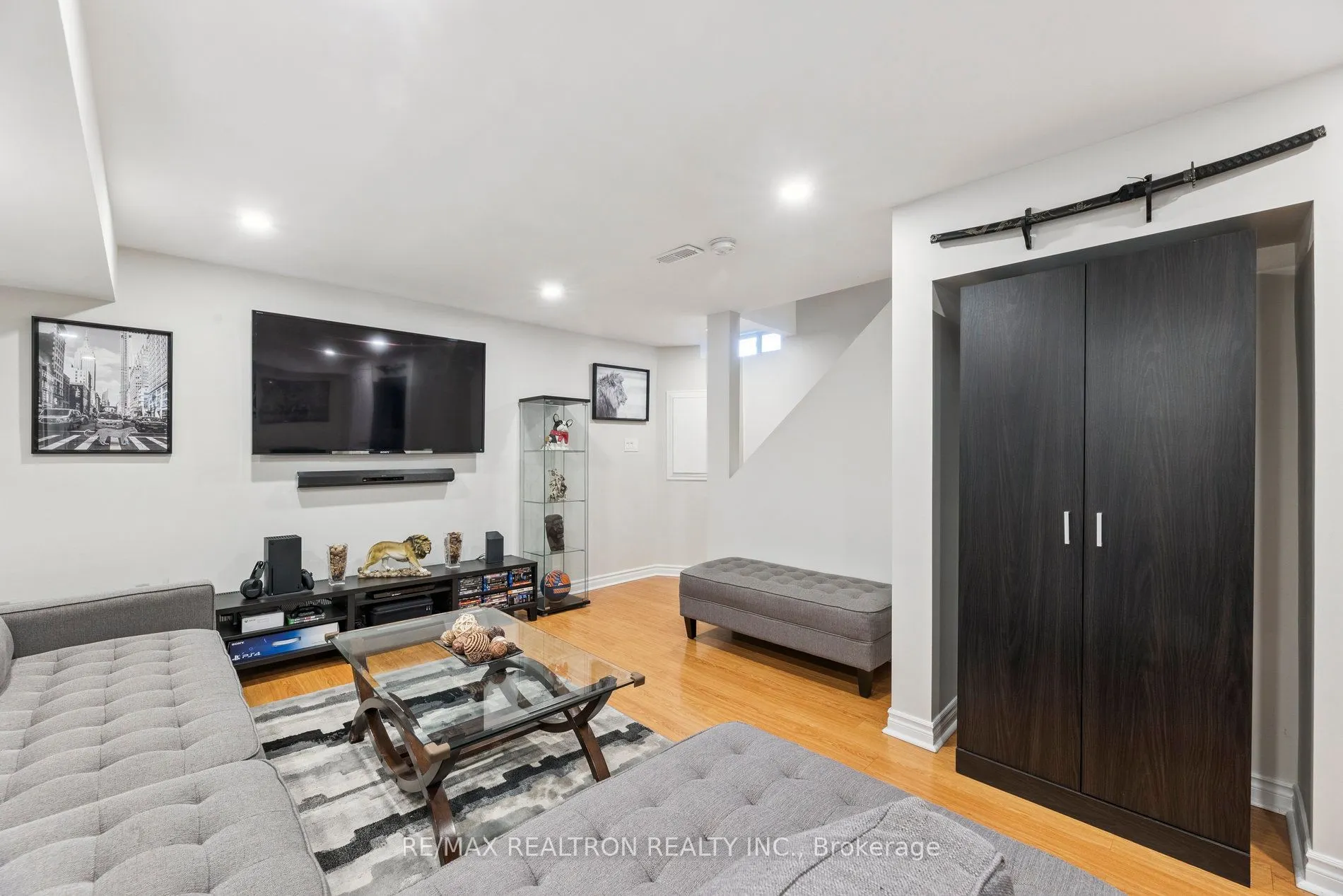 33 Lilley Avenue