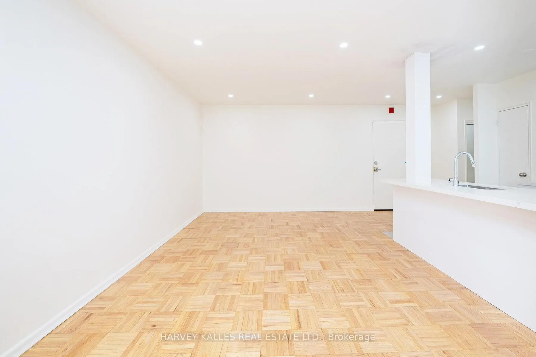 1751 Victoria Park Avenue, #405