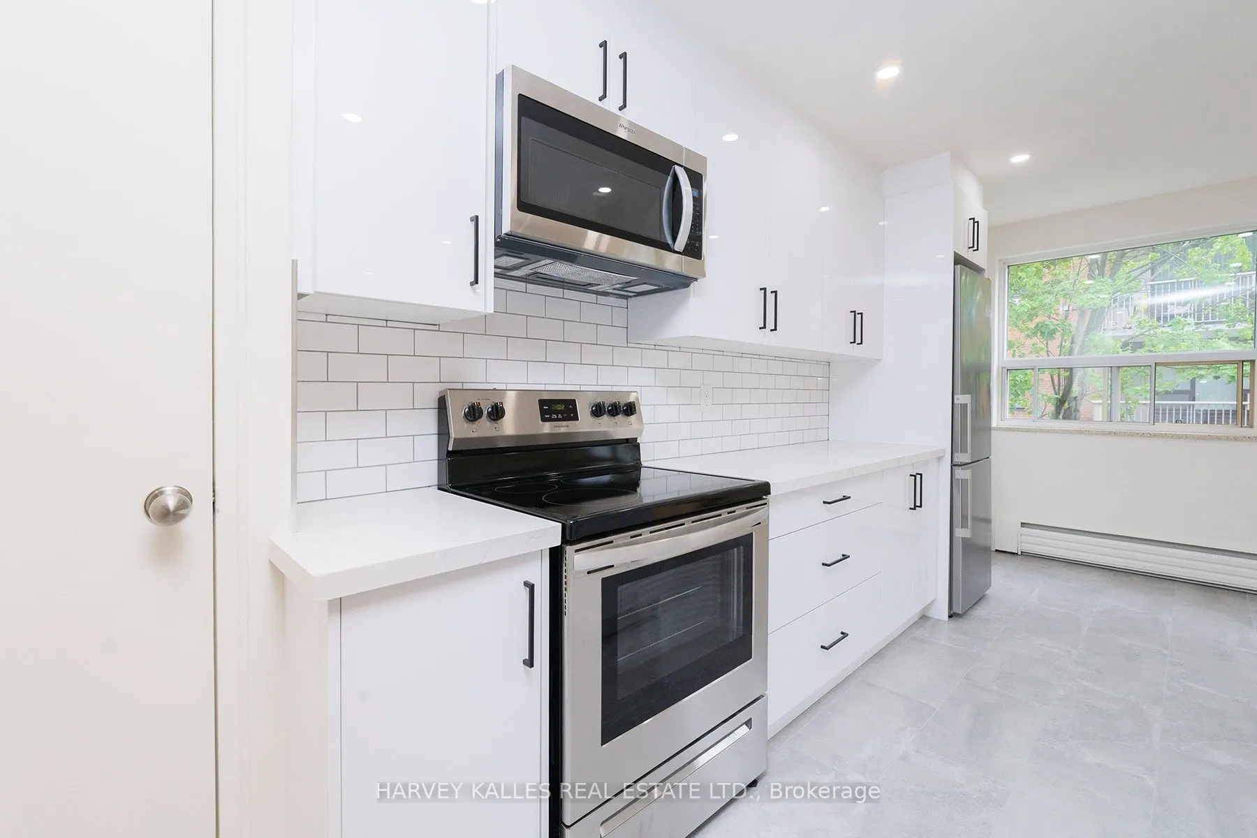 1751 Victoria Park Avenue, #405