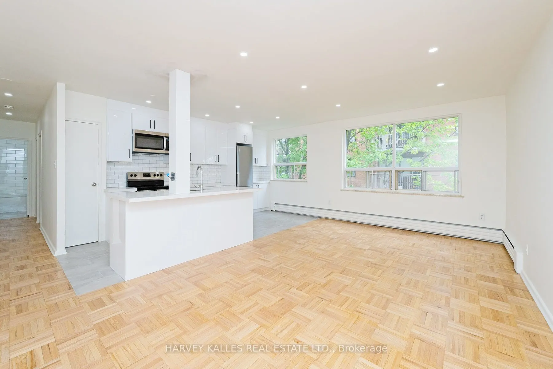 1751 Victoria Park Avenue, #405