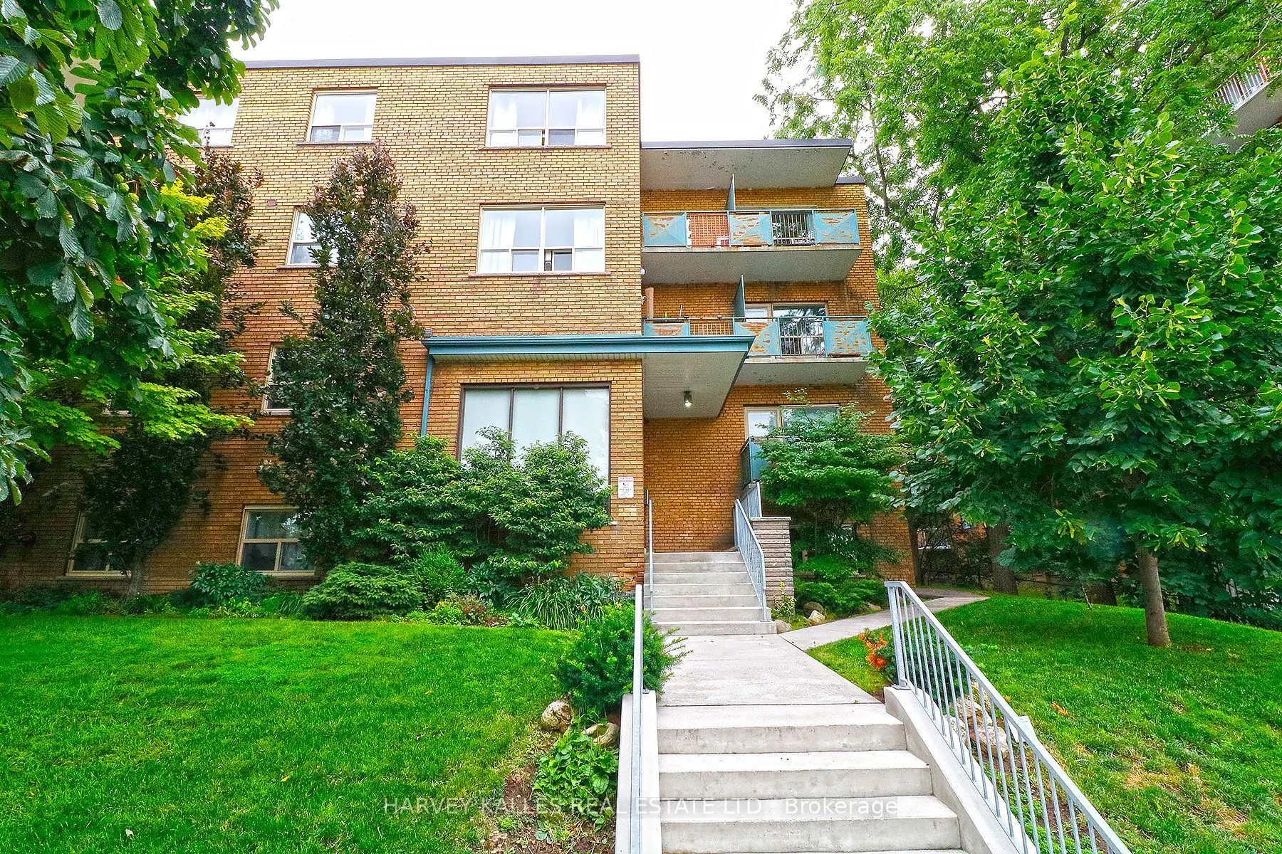 1751 Victoria Park Avenue, #405