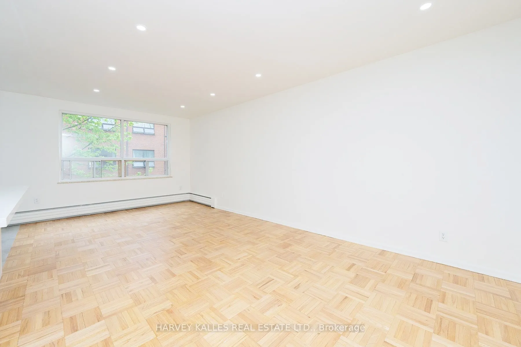 1751 Victoria Park Avenue, #405