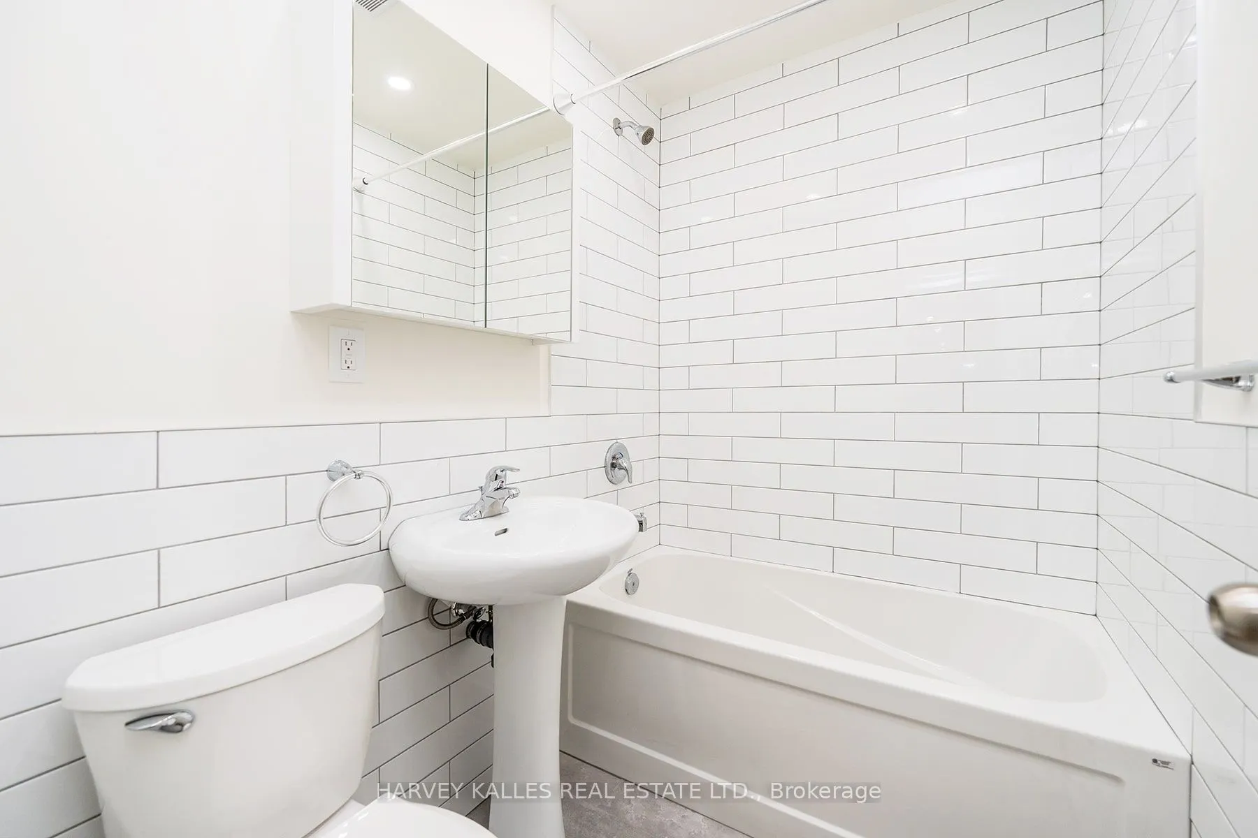 1751 Victoria Park Avenue, #405