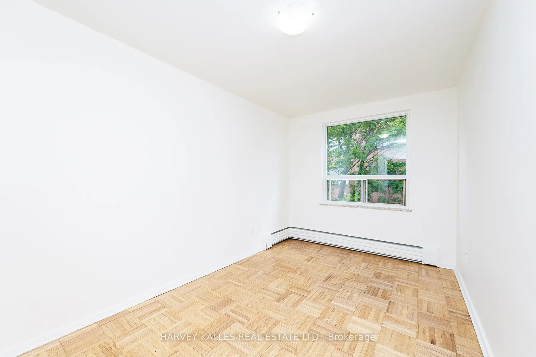 1751 Victoria Park Avenue, #405