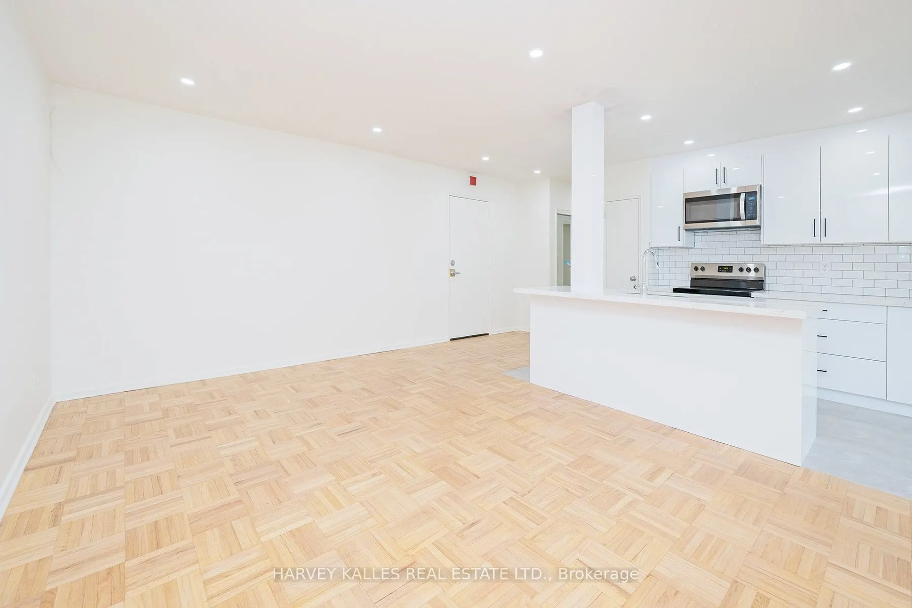 1751 Victoria Park Avenue, #405