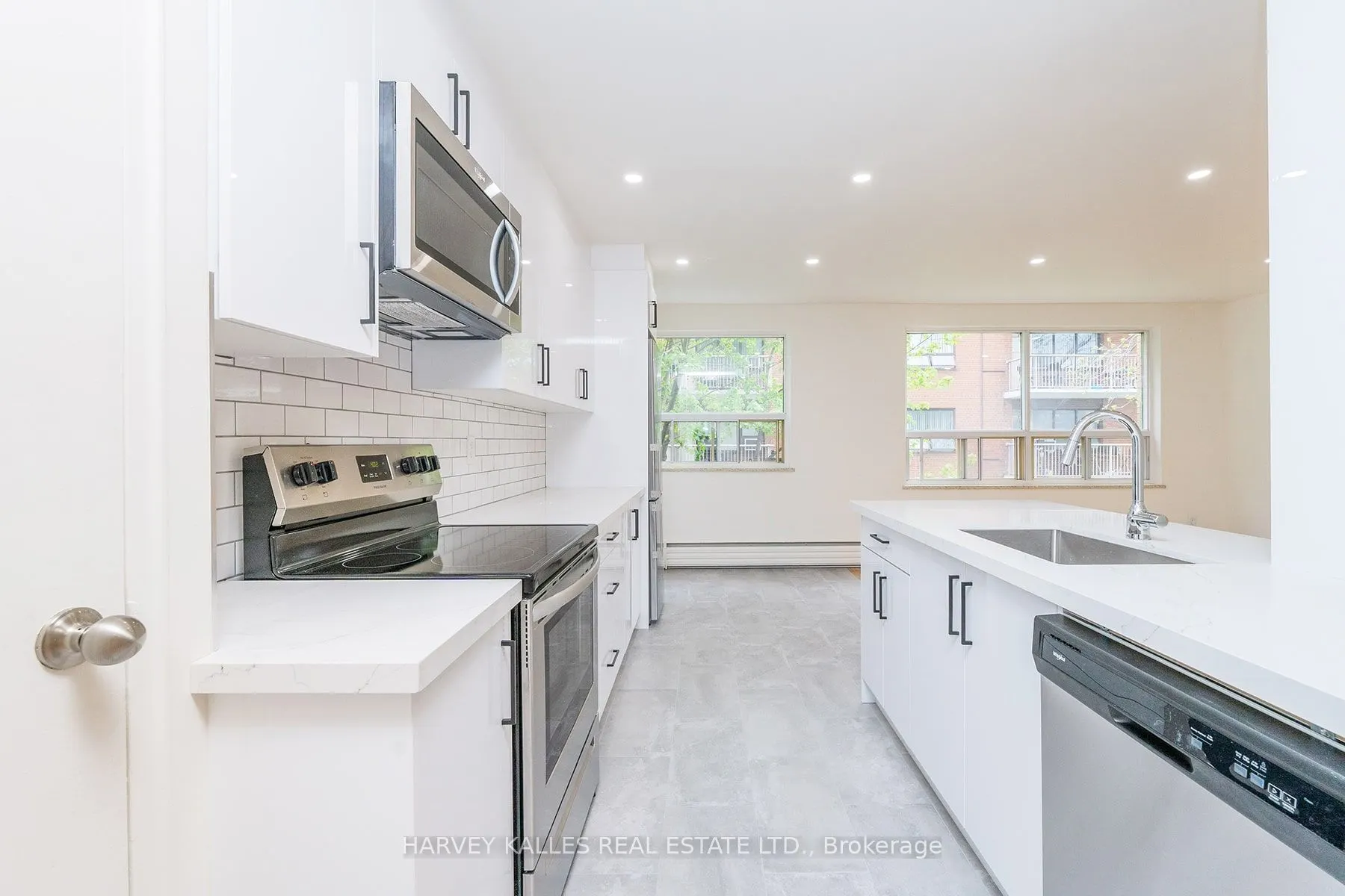 1751 Victoria Park Avenue, #405