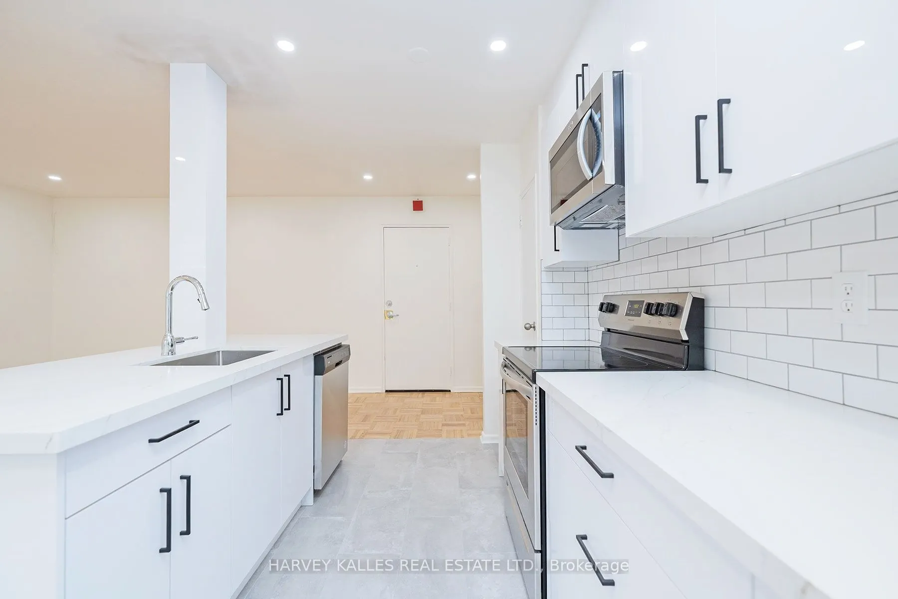 1751 Victoria Park Avenue, #405