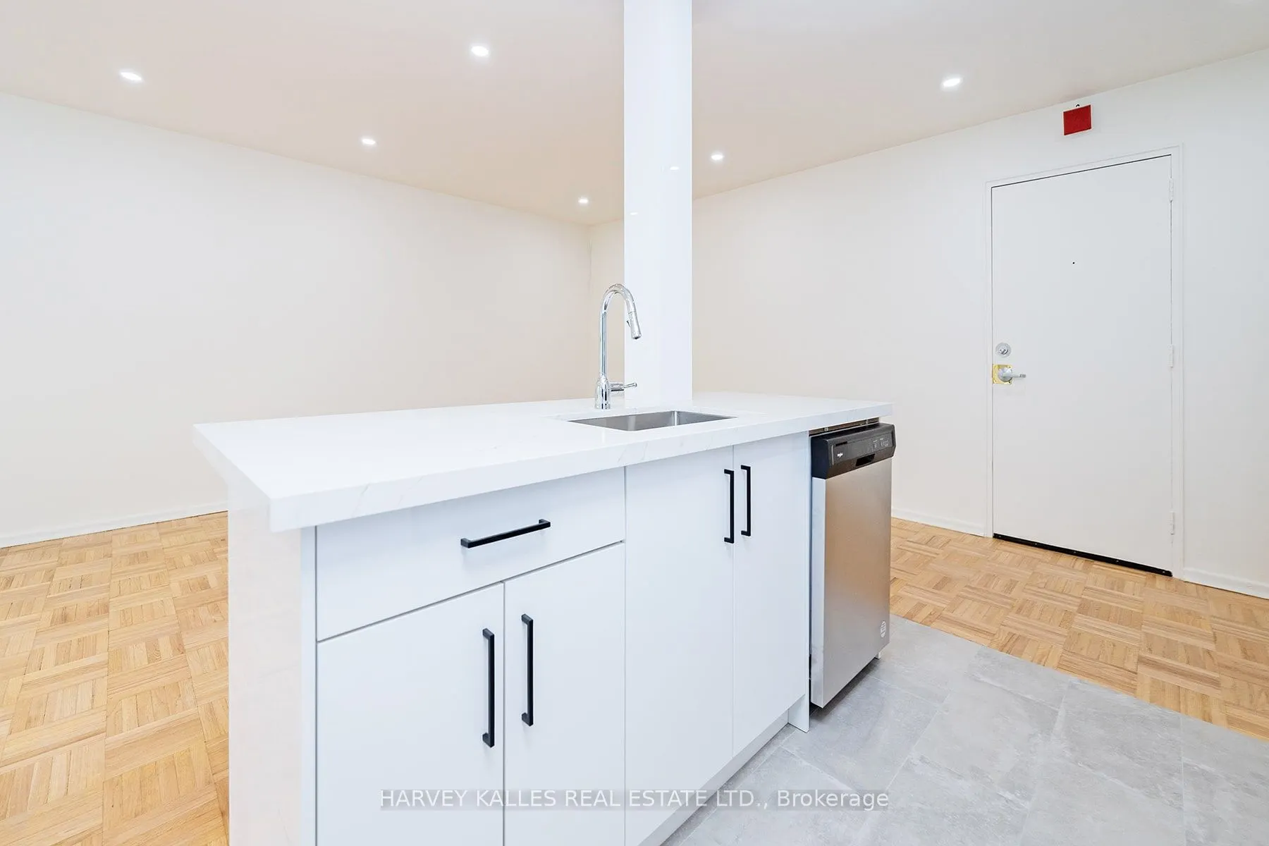 1751 Victoria Park Avenue, #405