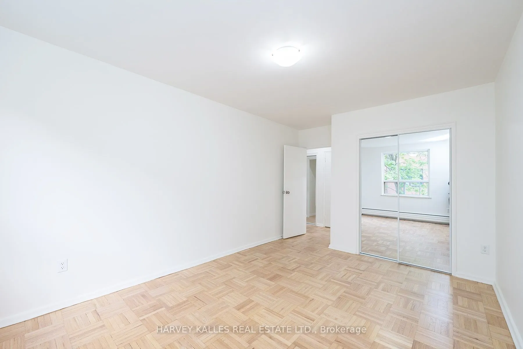 1751 Victoria Park Avenue, #405