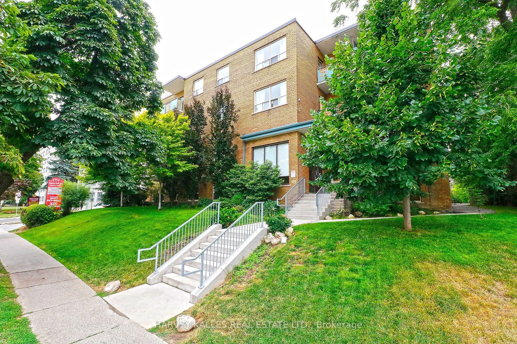 1751 Victoria Park Avenue, #405