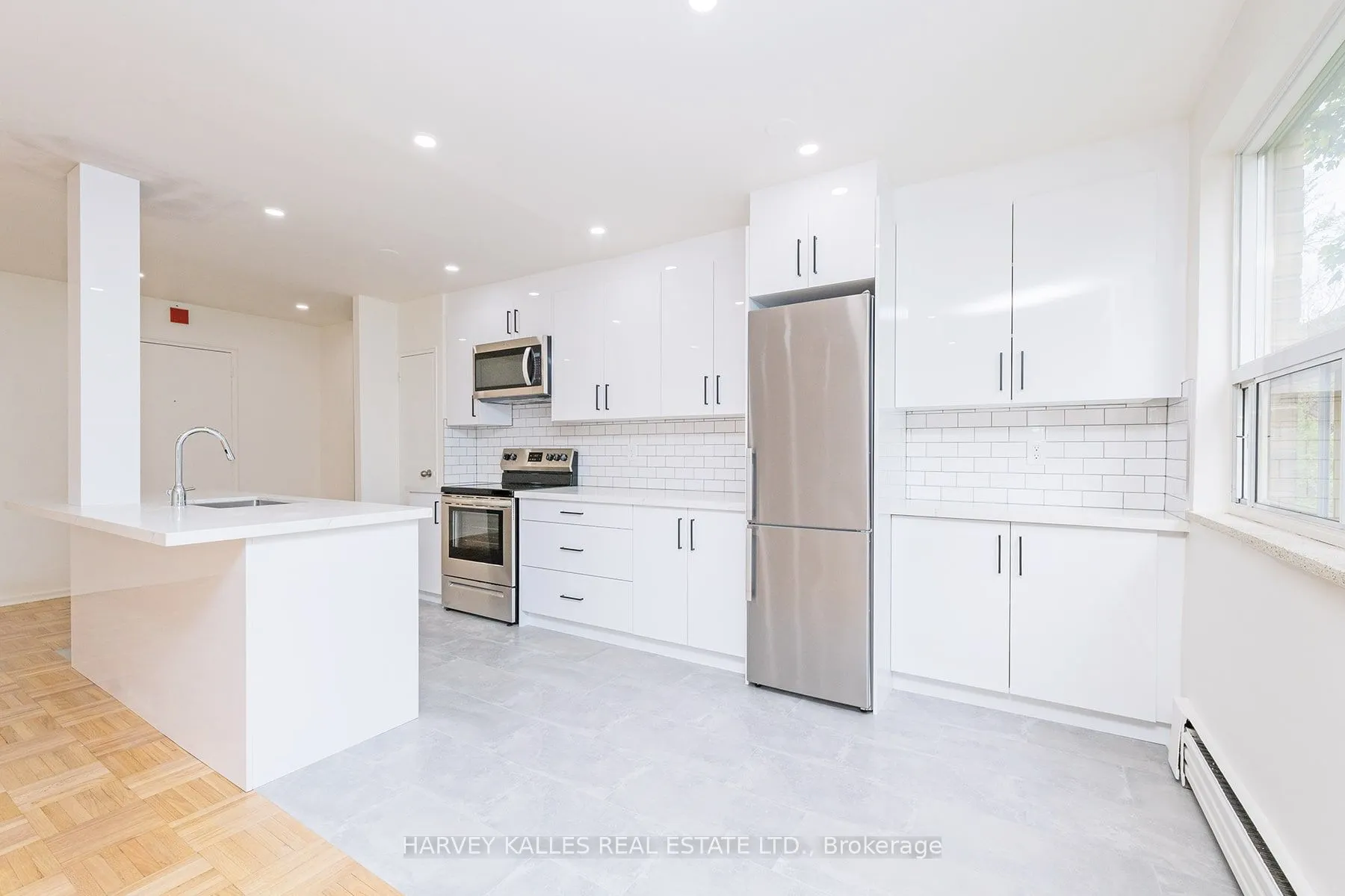 1751 Victoria Park Avenue, #405