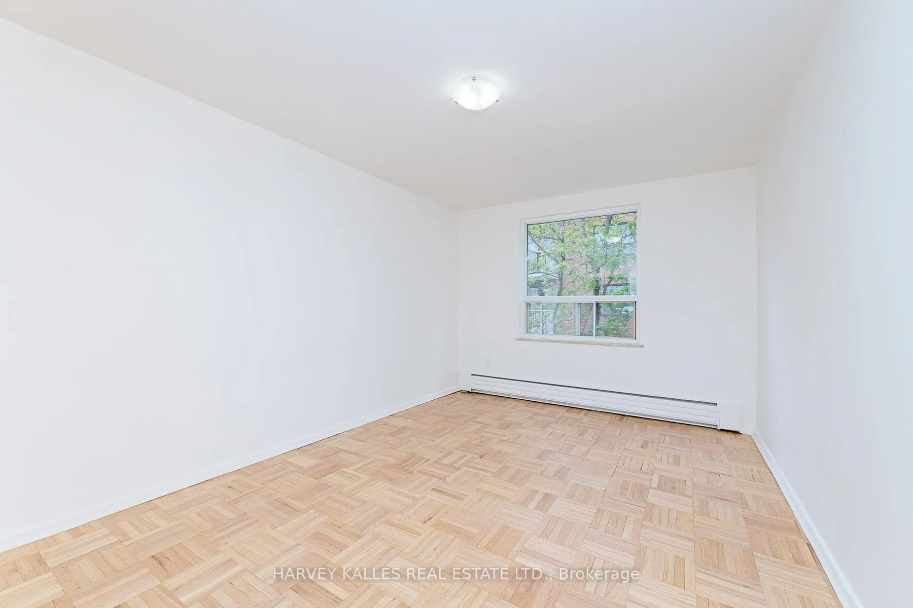1751 Victoria Park Avenue, #405
