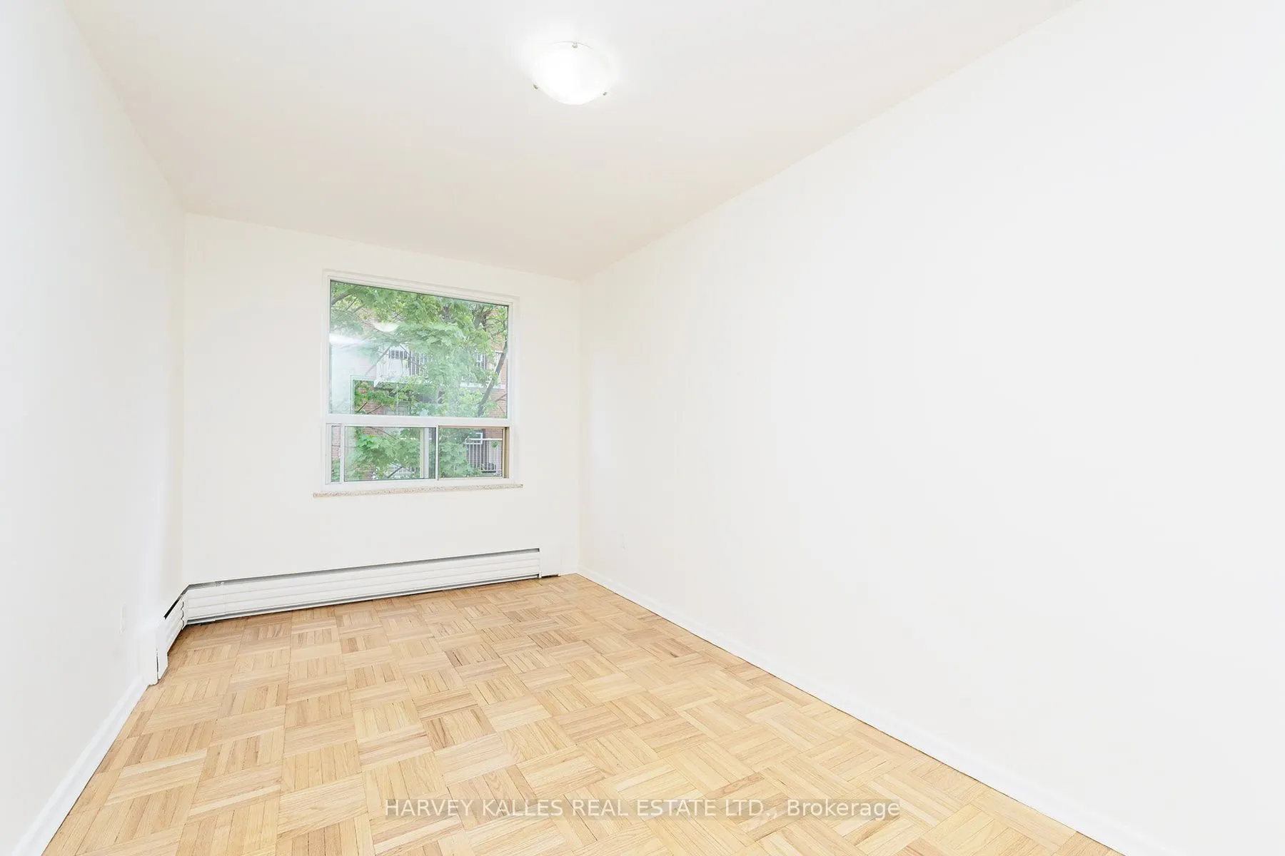 1751 Victoria Park Avenue, #405