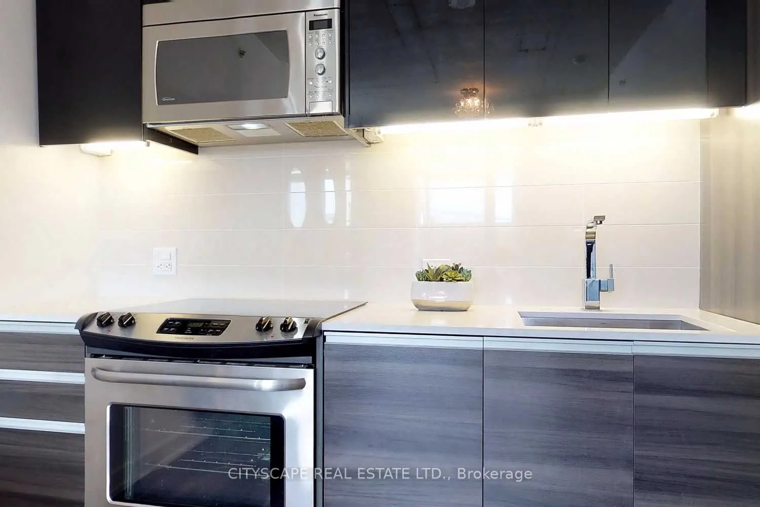 1190 Dundas Street E, #220