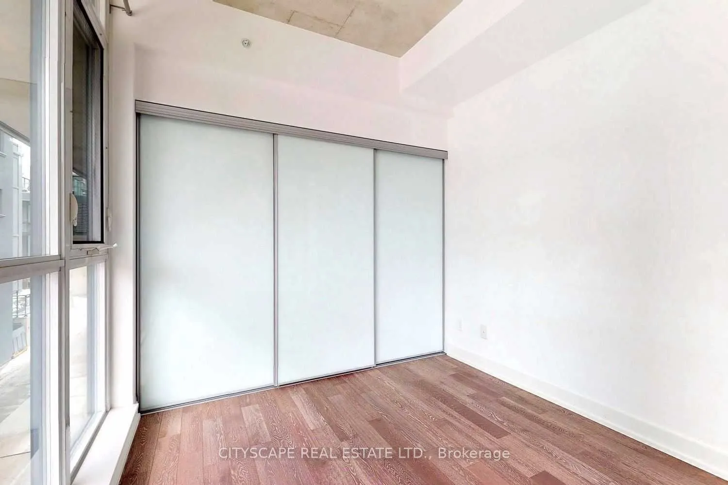 1190 Dundas Street E, #220