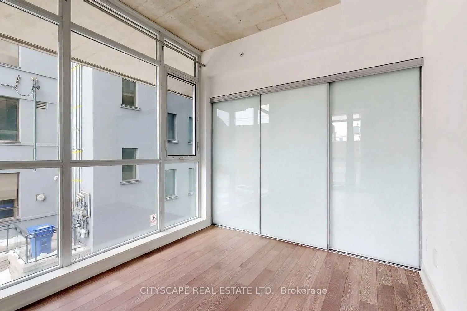 1190 Dundas Street E, #220