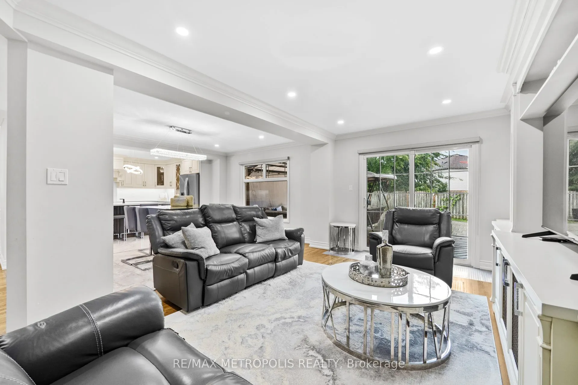 914 Sproule Crescent