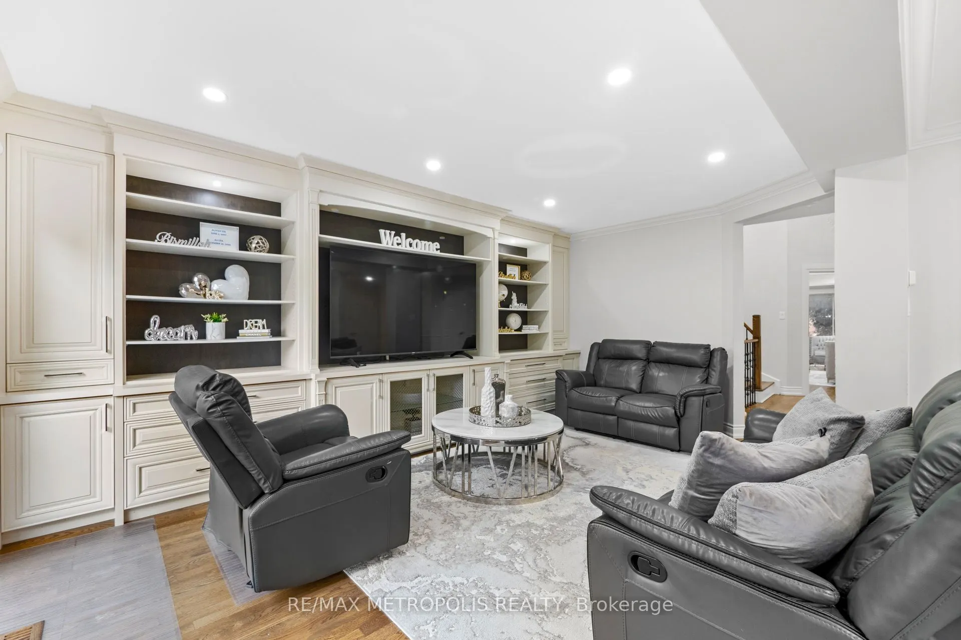 914 Sproule Crescent