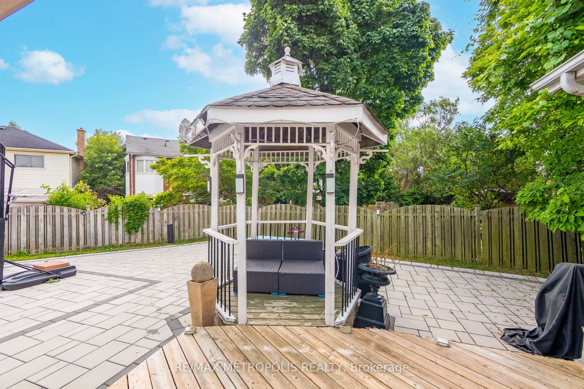 914 Sproule Crescent